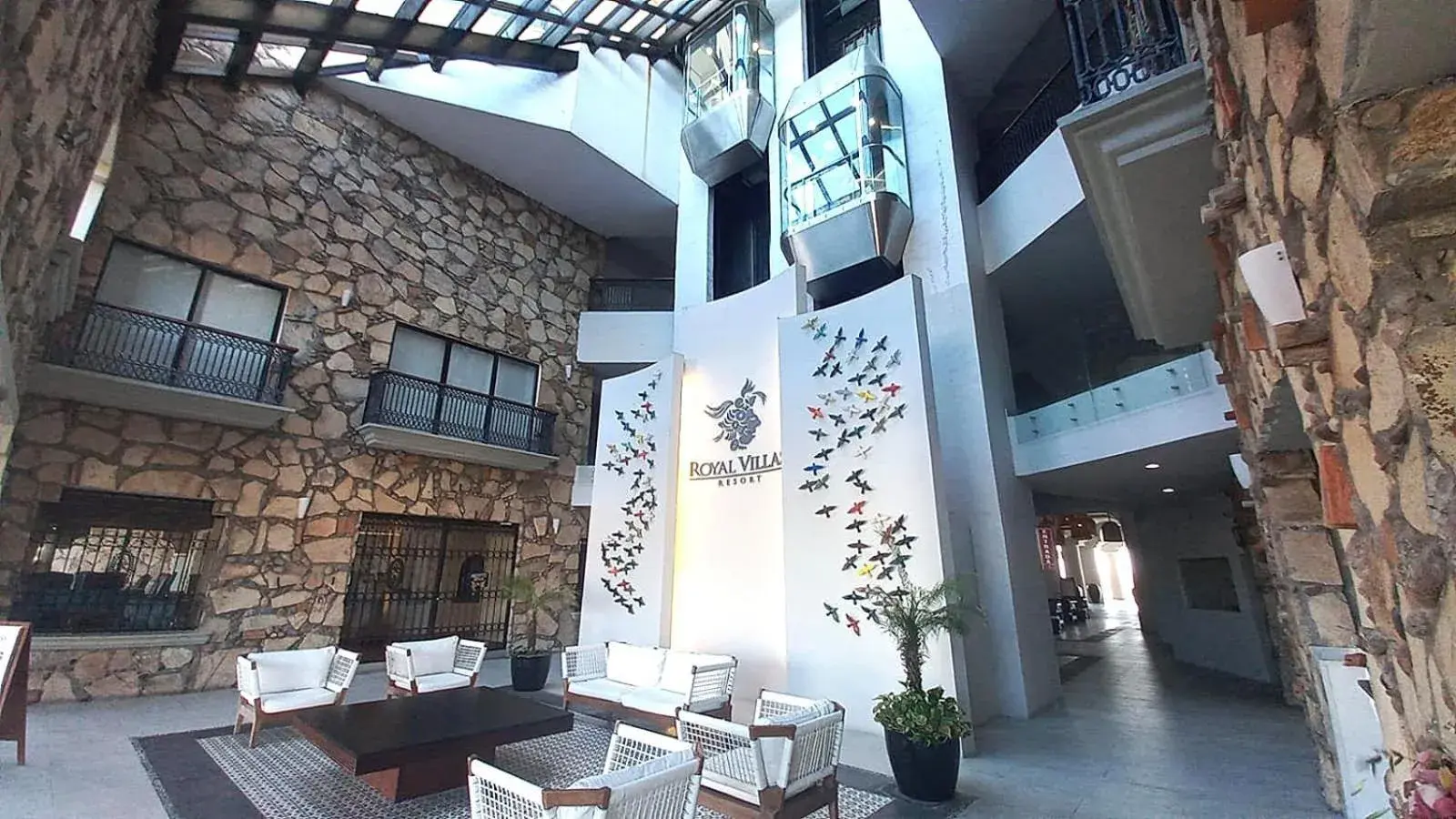 Facade/entrance in Royal Villas Resort Facade/entrance in Royal Villas Resort