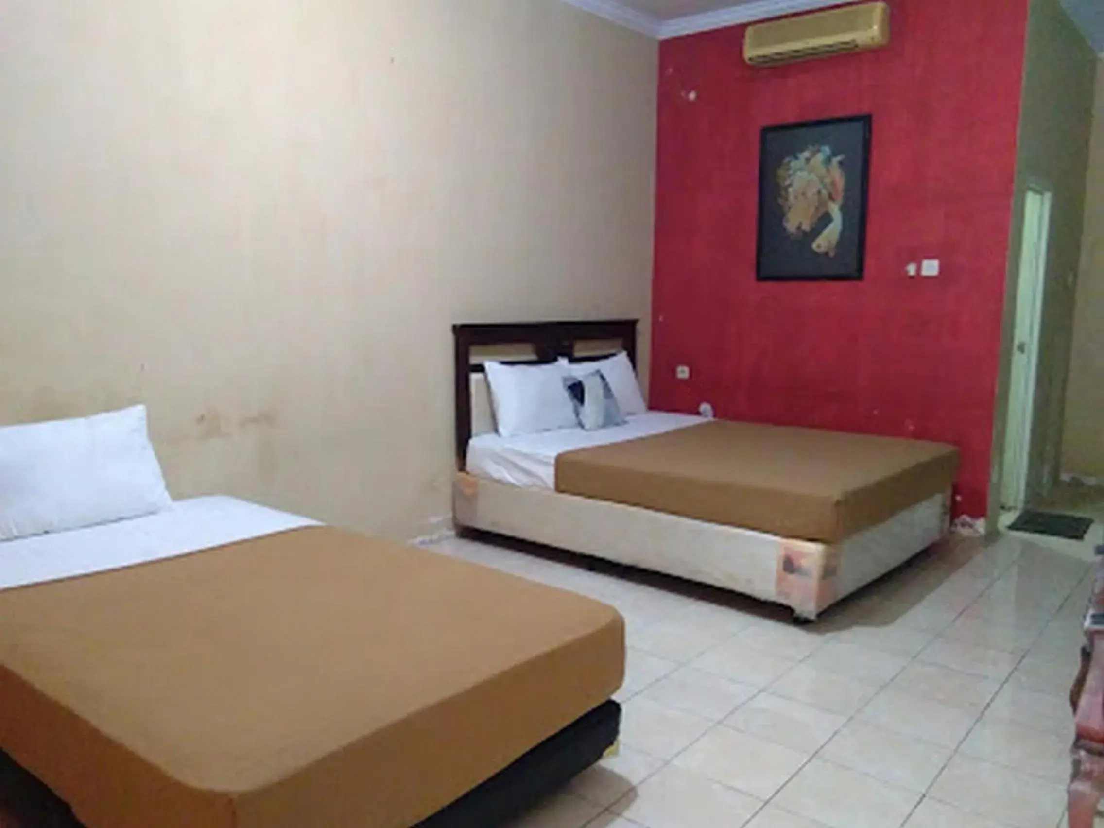 Bedroom, Bed in Hotel Nirwana Situbondo RedPartner Bedroom, Bed in Hotel Nirwana Situbondo RedPartner