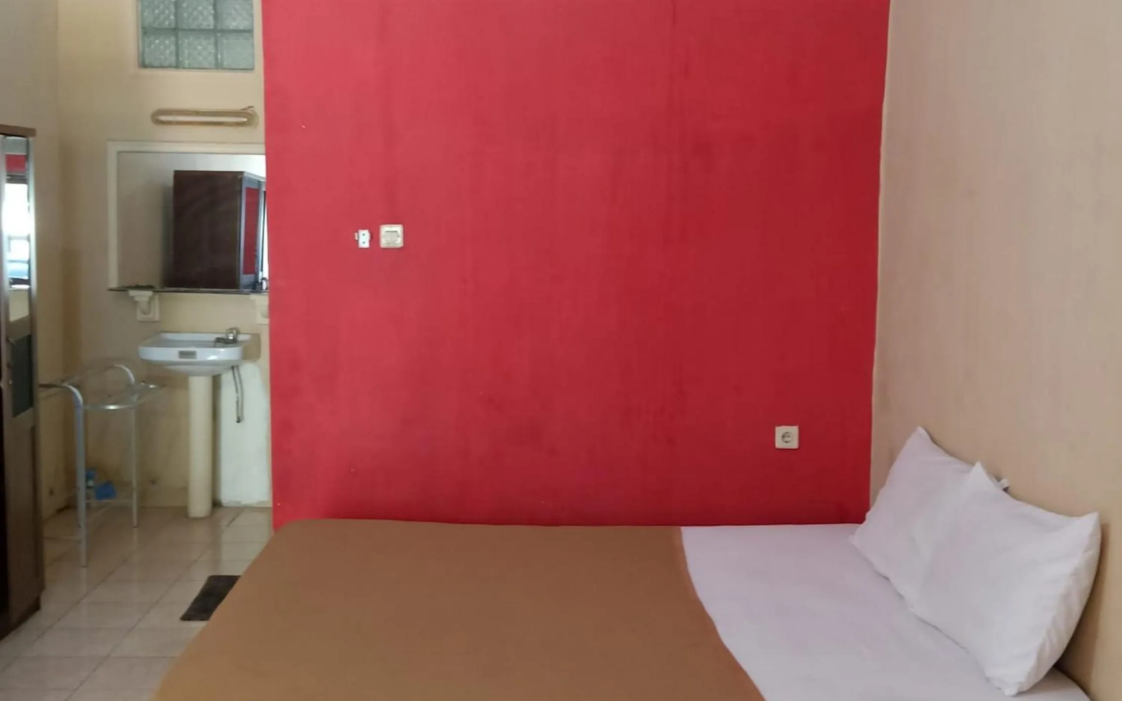 Bedroom, Bed in Hotel Nirwana Situbondo RedPartner