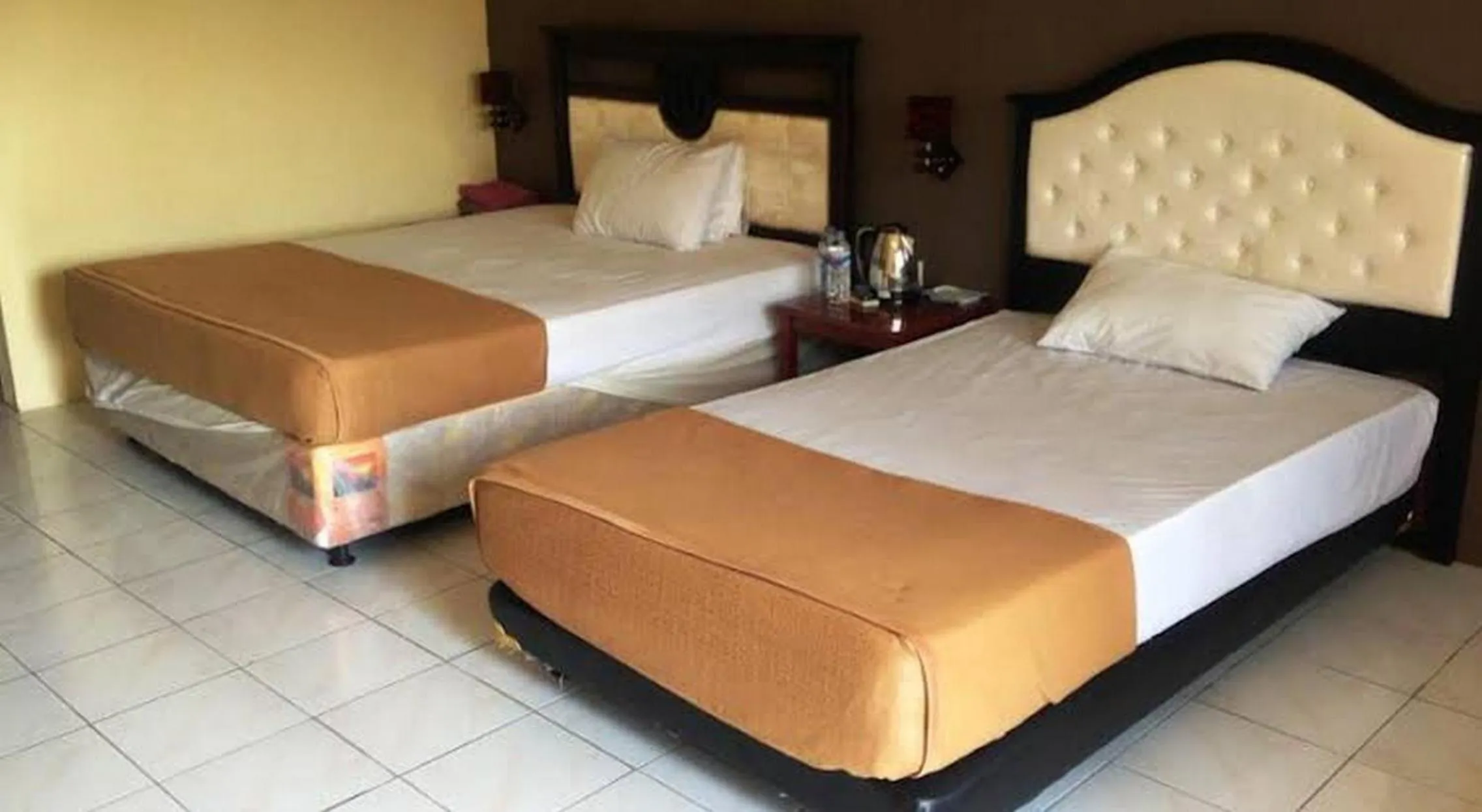 Bedroom, Bed in Hotel Nirwana Situbondo RedPartner