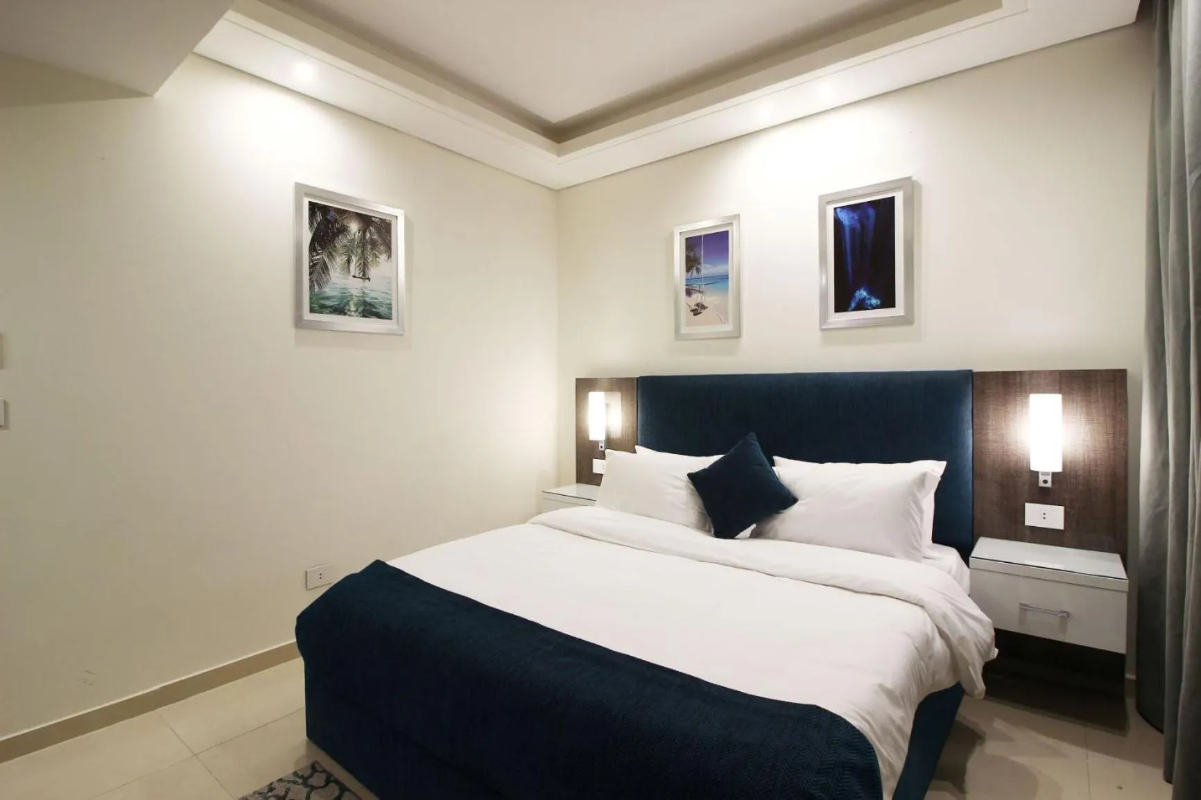 Bed in Palm Ville Suites