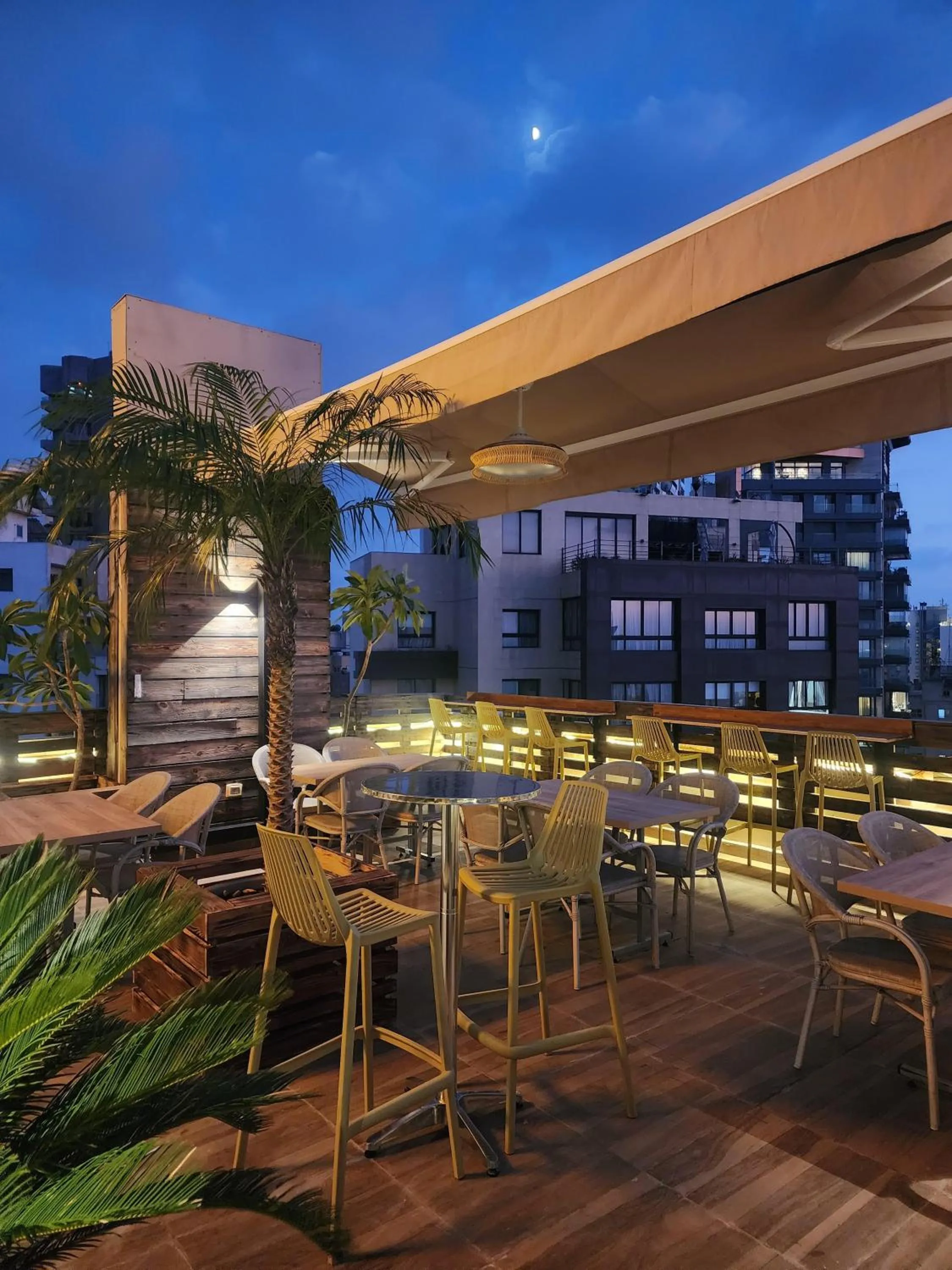 Restaurant/places to eat in Palm Ville Suites