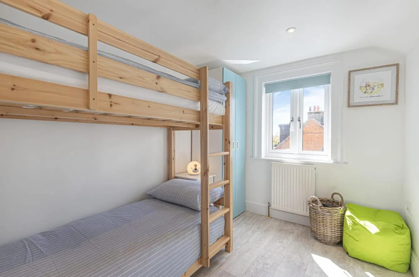 Bed in Seagrass Cottage in Southwold, Stunning Property with Views!