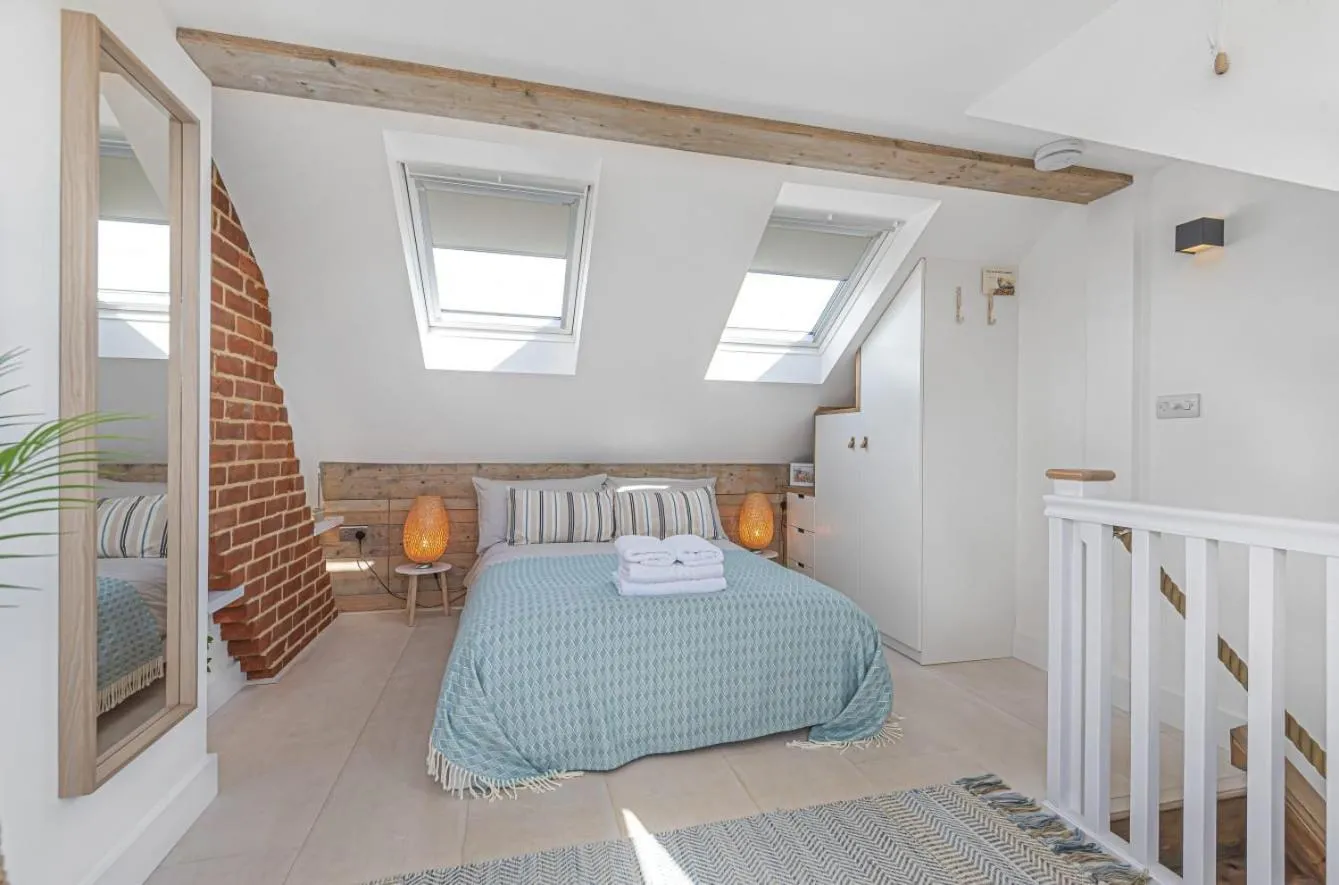 Bed in Seagrass Cottage in Southwold, Stunning Property with Views!