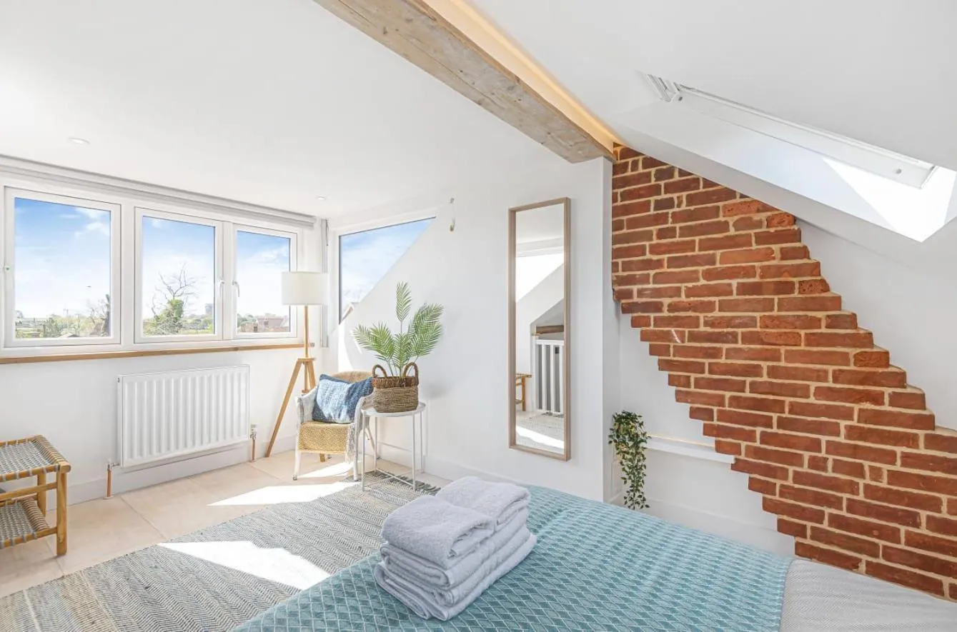 Bed in Seagrass Cottage in Southwold, Stunning Property with Views!