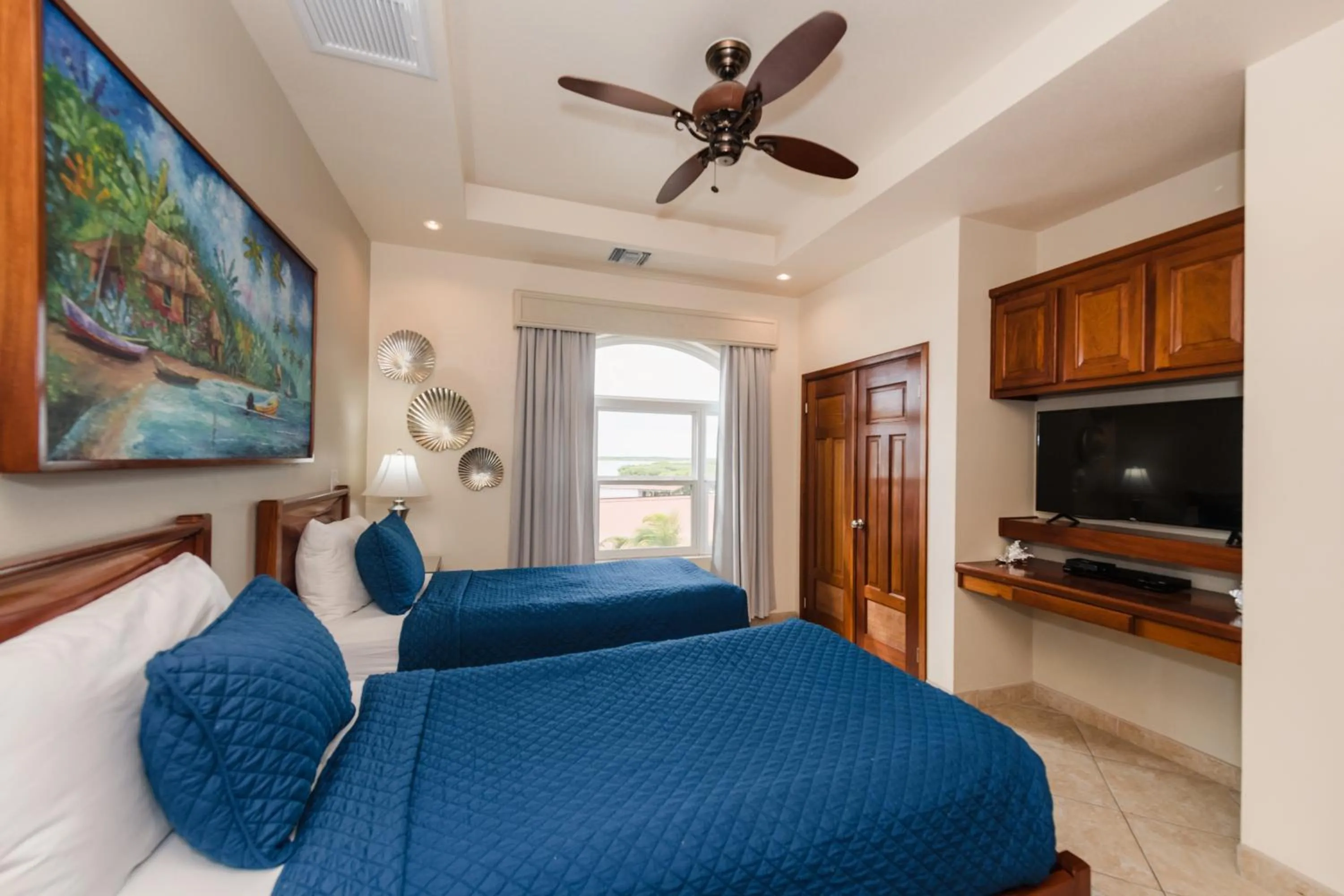 Guests in Grand Caribe Belize