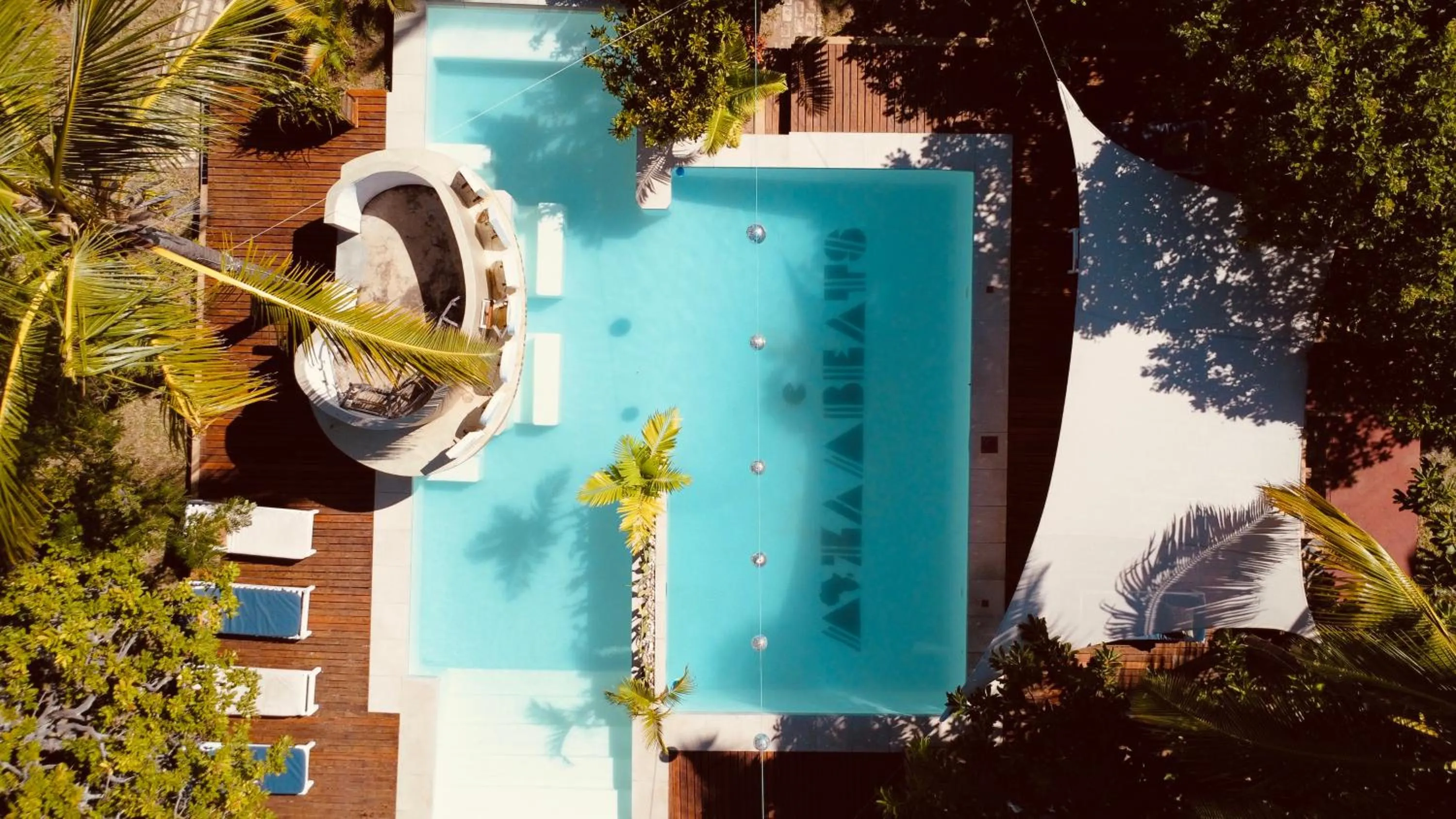 Bird's eye view in Mozambeat Motel