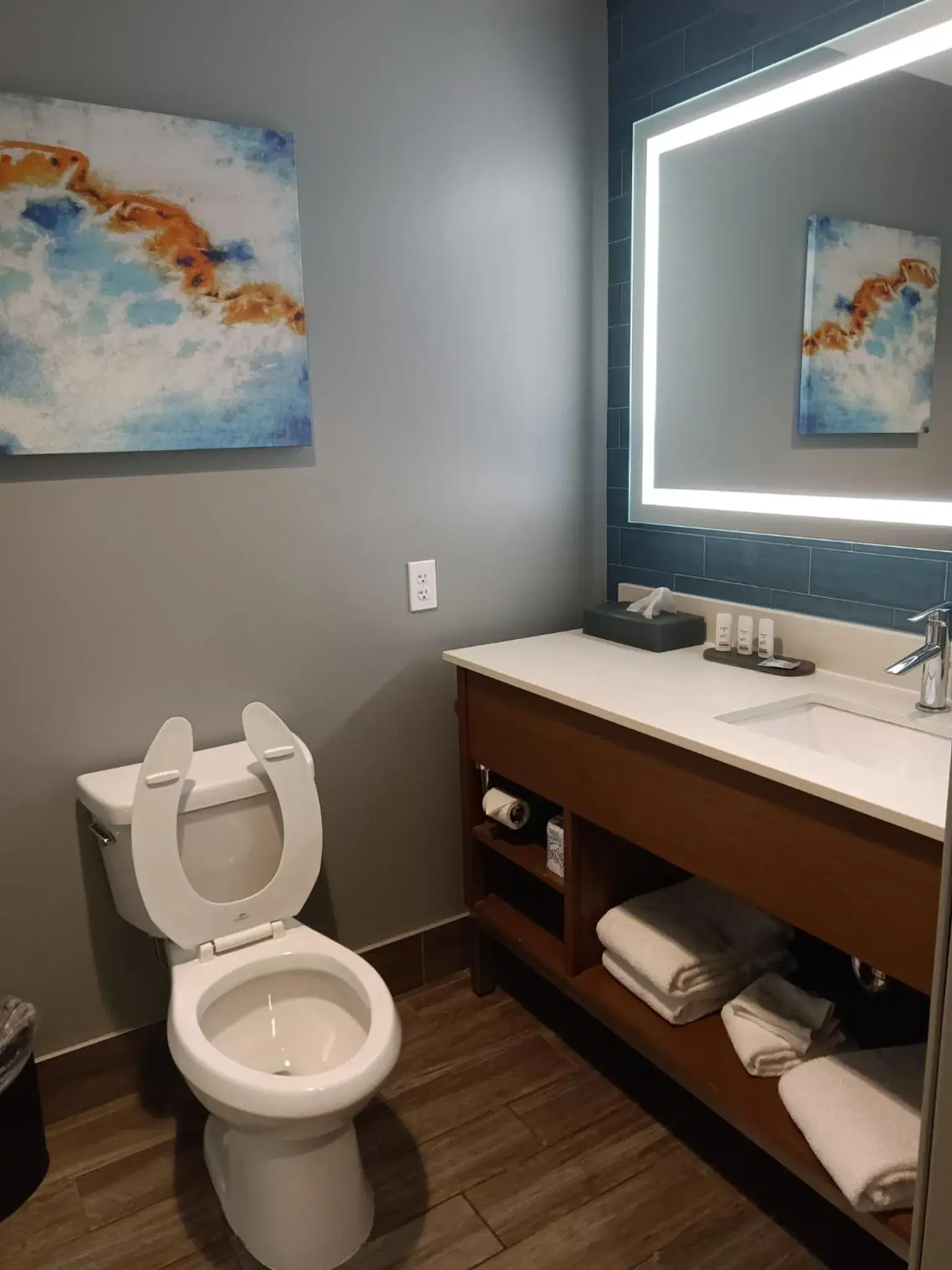 King Suite - Mobility/Hearing Accessible with Bath Tub - Non-Smoking in La Quinta Inn & Suites by Wyndham Bardstown King Suite - Mobility/Hearing Accessible with Bath Tub - Non-Smoking in La Quinta Inn & Suites by Wyndham Bardstown