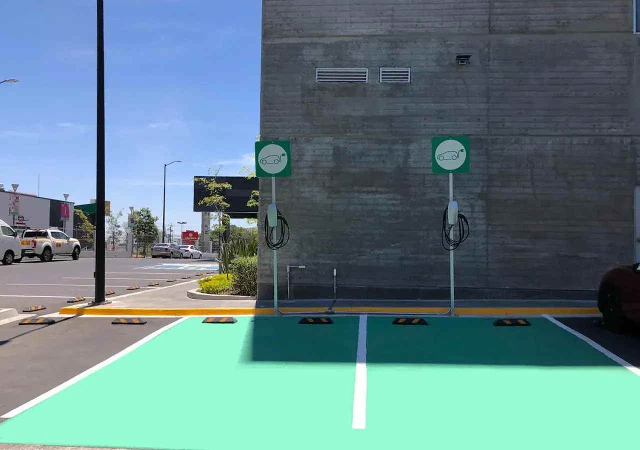 Parking in Microtel Inn & Suites by Wyndham Guadalajara Sur Parking in Microtel Inn & Suites by Wyndham Guadalajara Sur