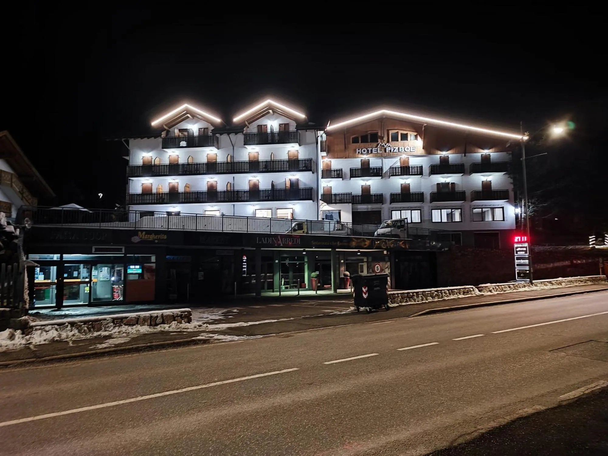 Property building in Hotel Pizboè