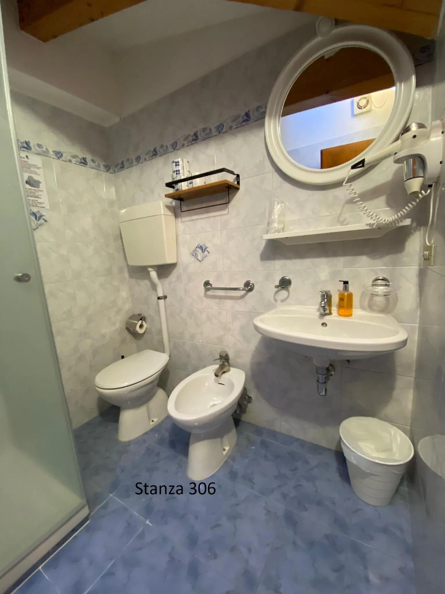 Bathroom in Hotel Pizboè