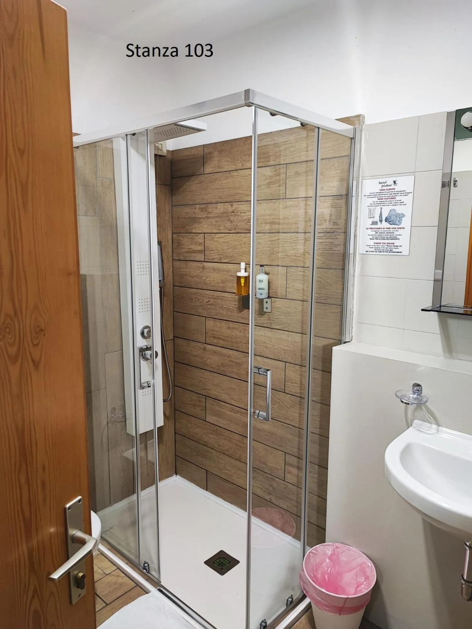 Bathroom in Hotel Pizboè