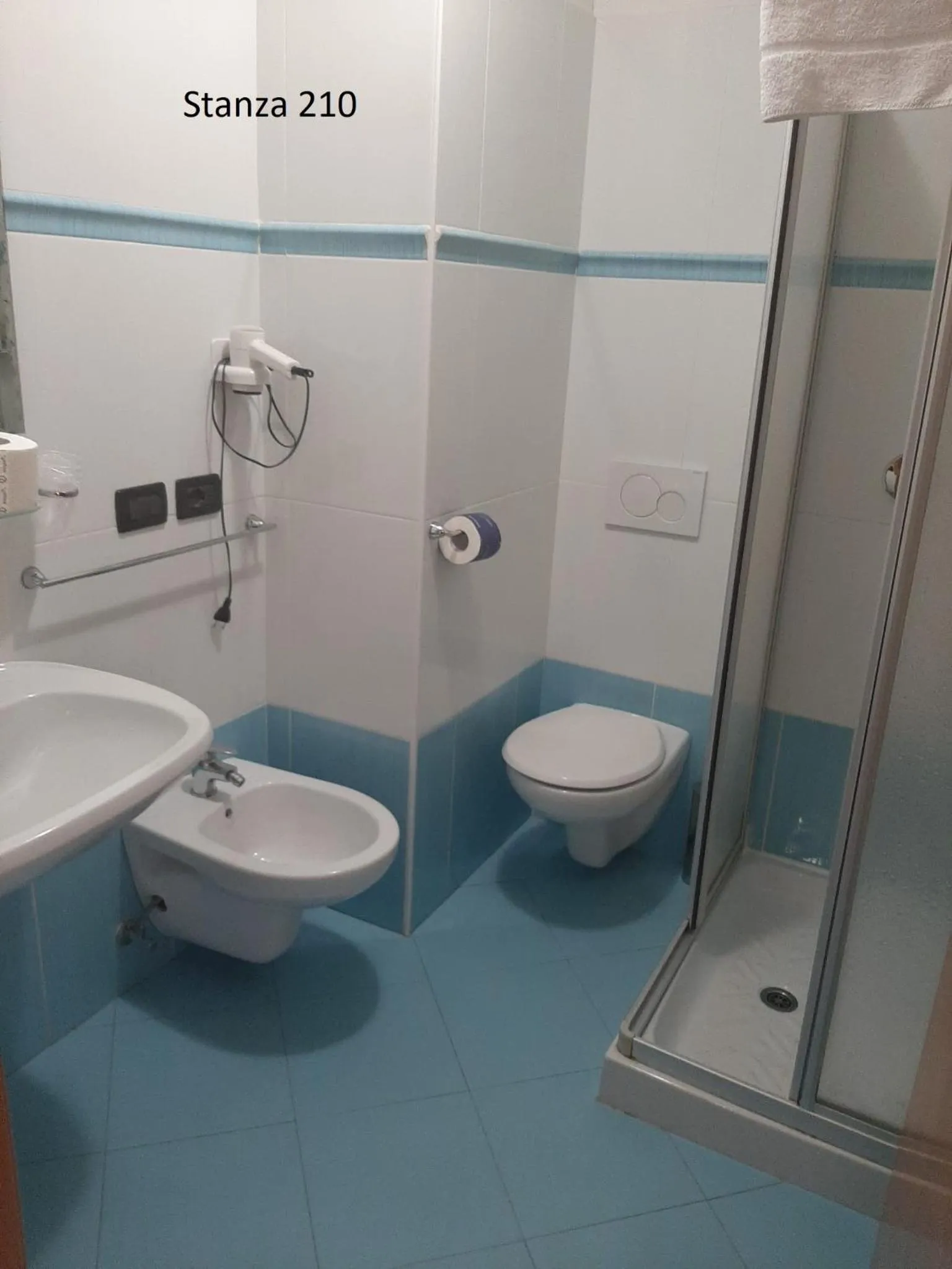 Bathroom in Hotel Pizboè