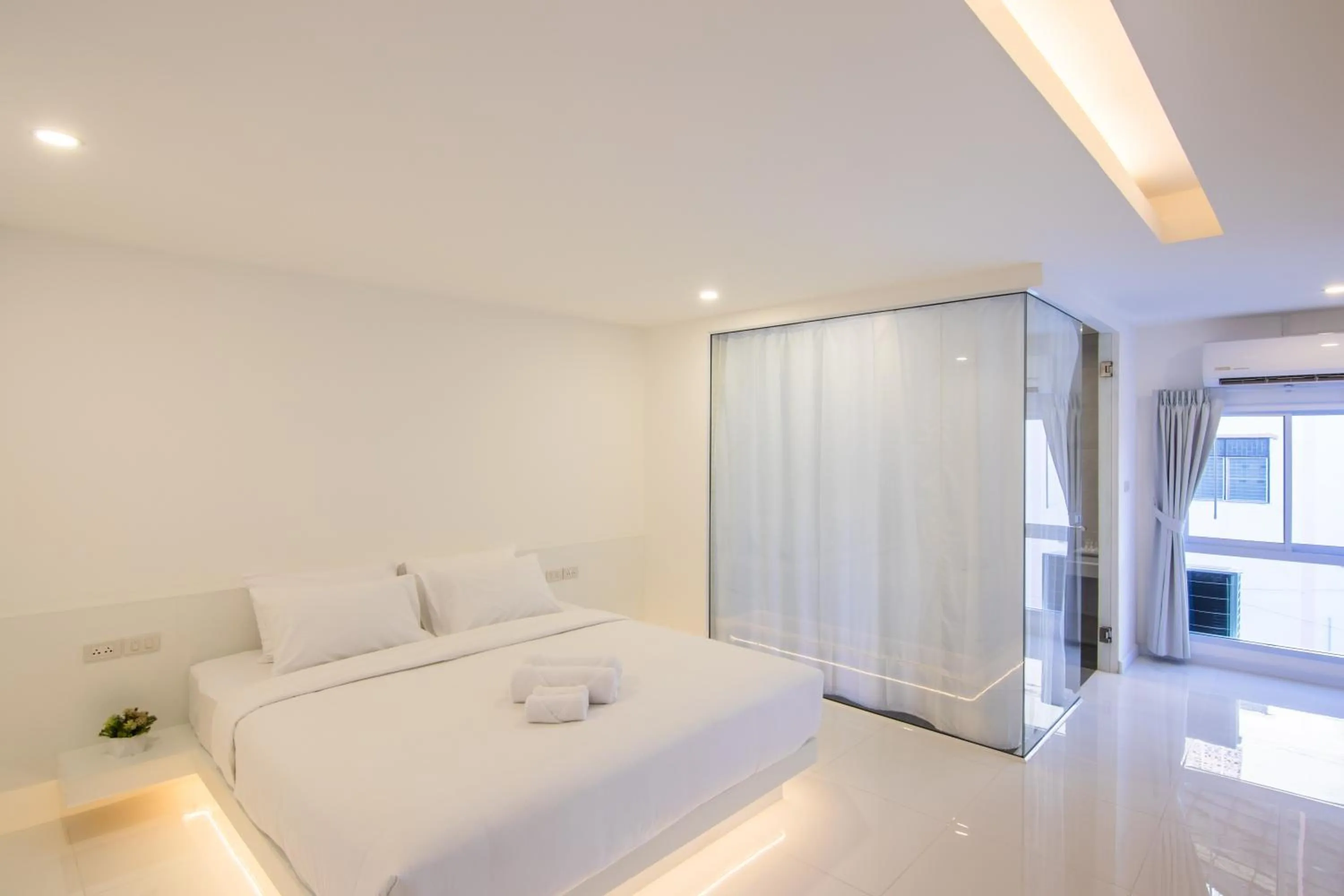 Bed in Thewhitehotel BY Charoensri - SHA Extra Plus