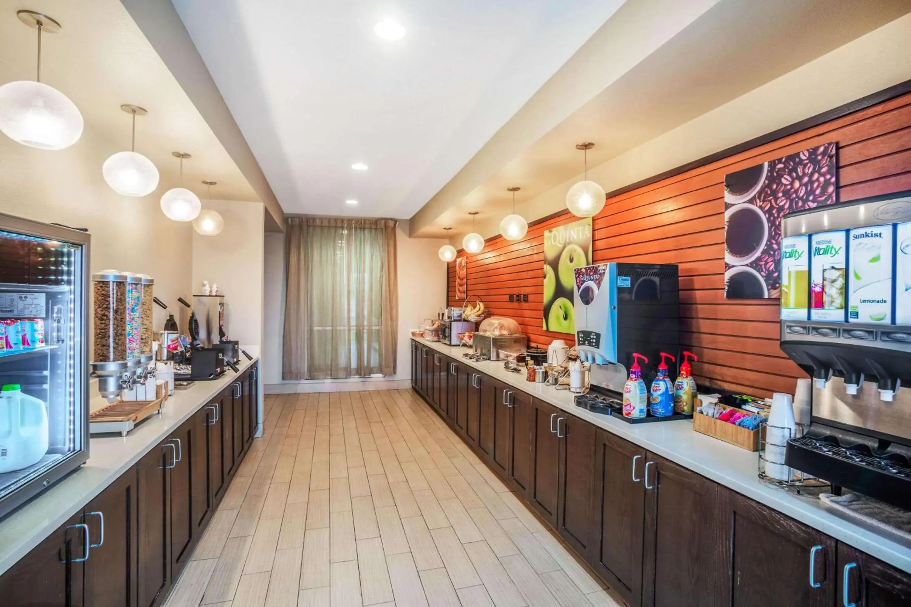 Restaurant/places to eat in La Quinta by Wyndham Beeville Restaurant/places to eat in La Quinta by Wyndham Beeville