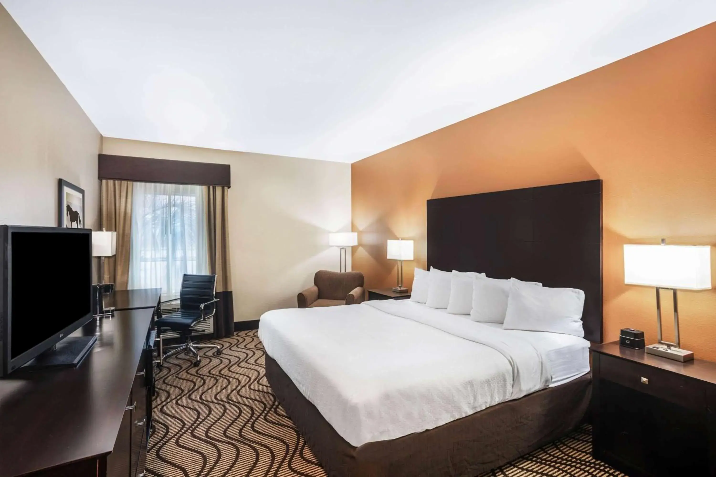 Photo of the whole room, Bed in La Quinta by Wyndham Beeville Photo of the whole room, Bed in La Quinta by Wyndham Beeville