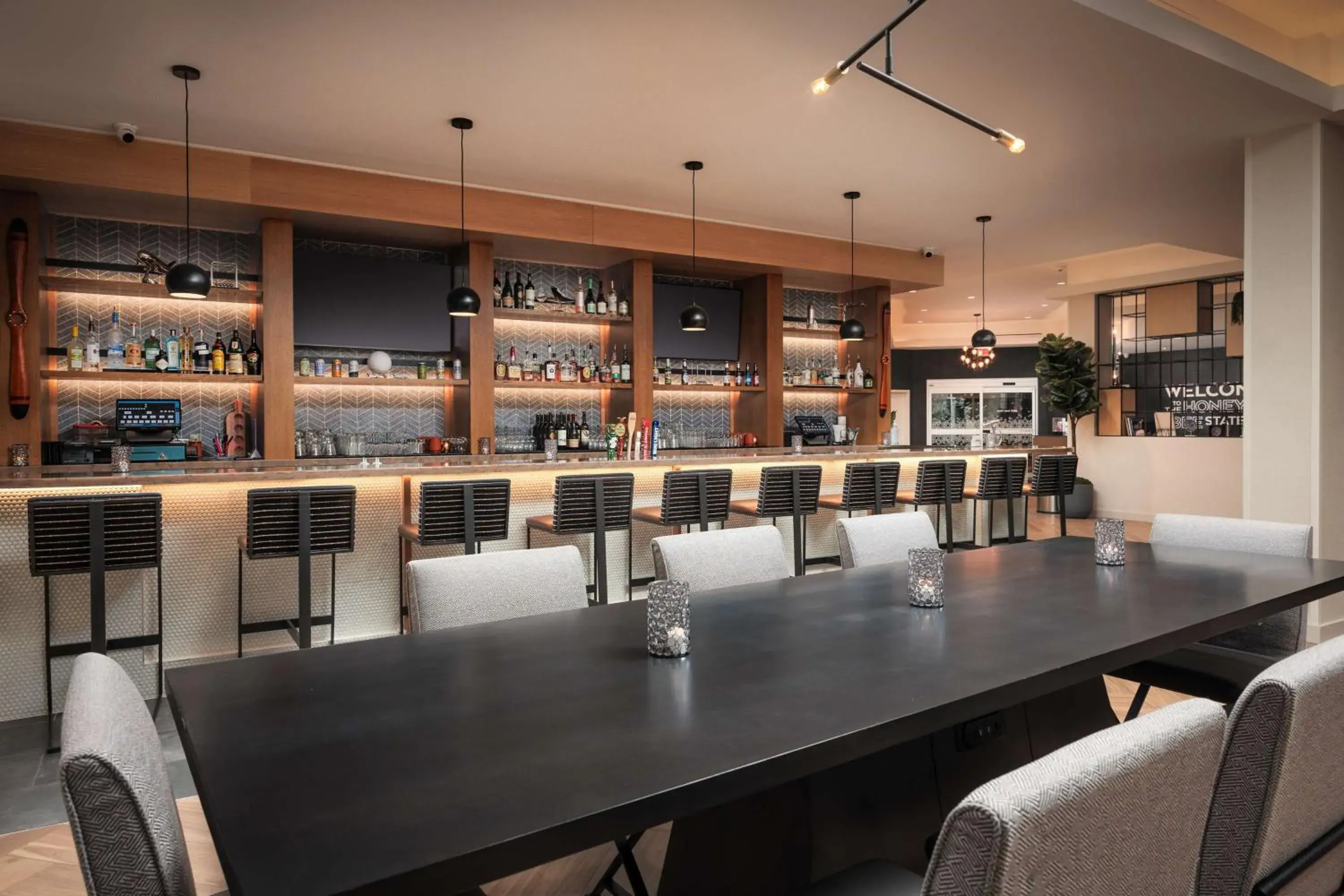 Lounge or bar in Hampton Inn & Suites Huntsville Downtown, Al Lounge or bar in Hampton Inn & Suites Huntsville Downtown, Al