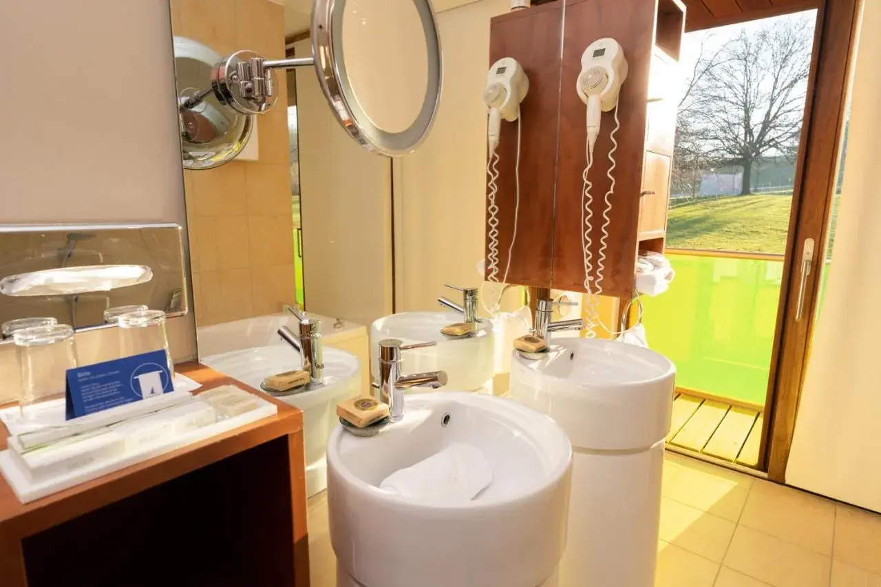 Bathroom in Hotel Marina