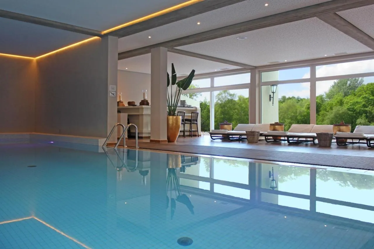 Swimming pool in Marina Hotel am Starnberger See