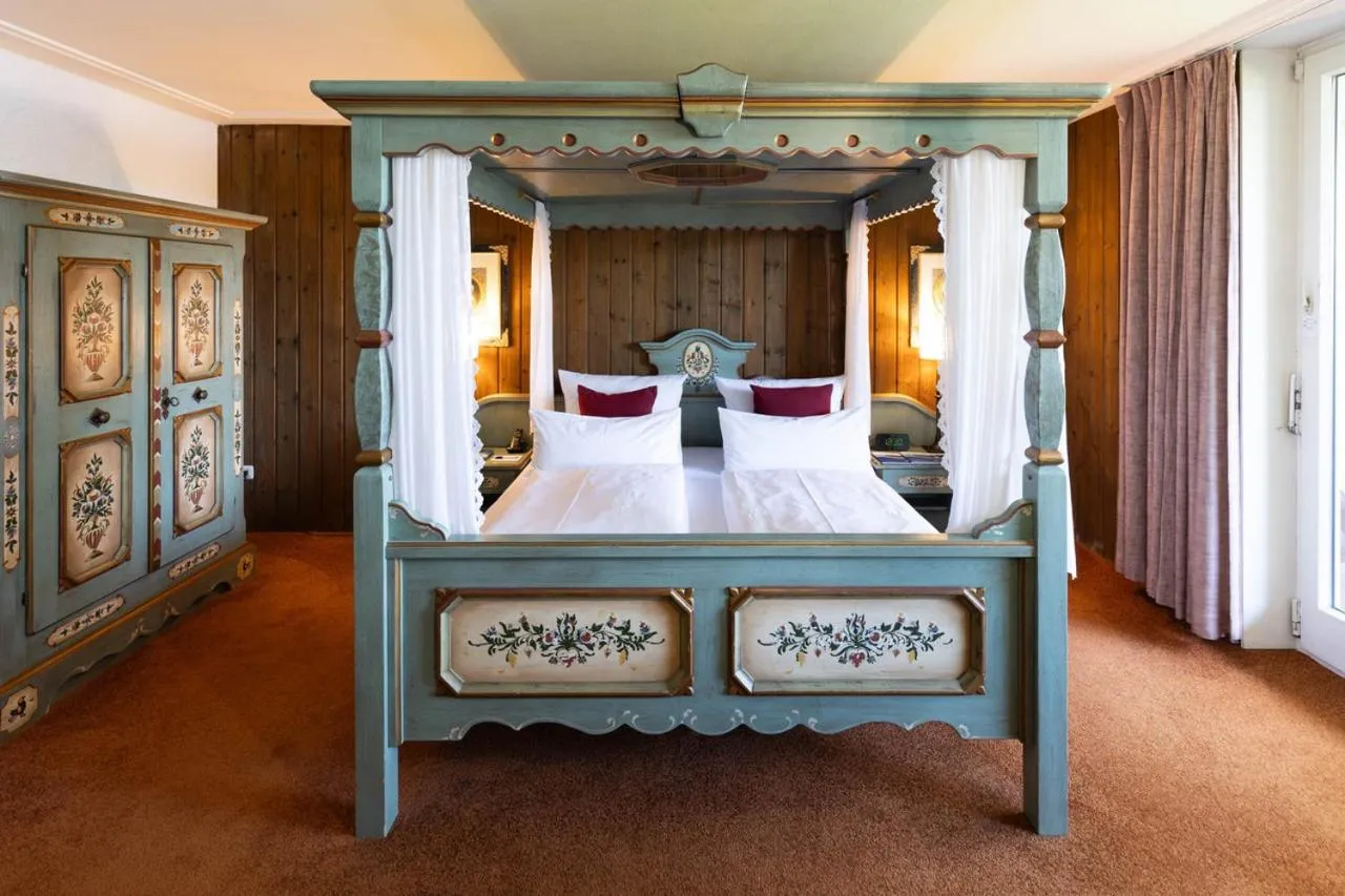 Bedroom, Bed in Marina Hotel am Starnberger See