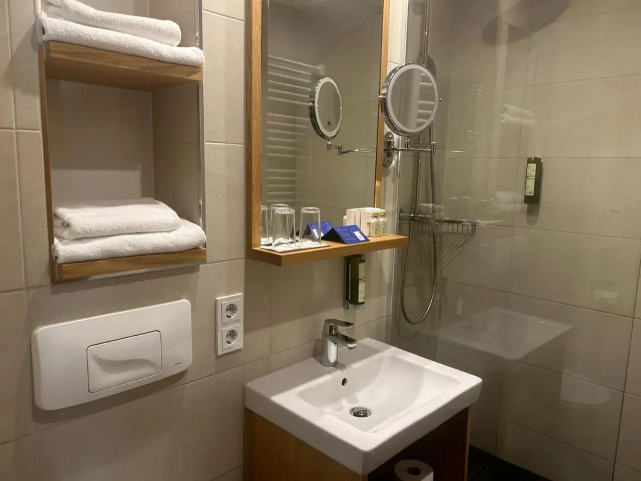 Shower, Bathroom in Hotel Marina
