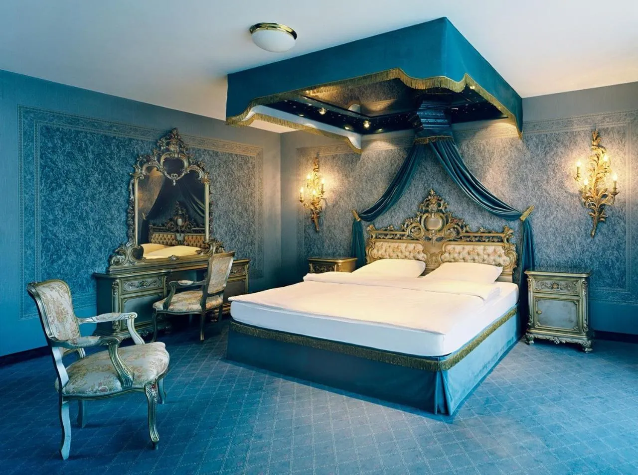 Bed in Marina Hotel am Starnberger See