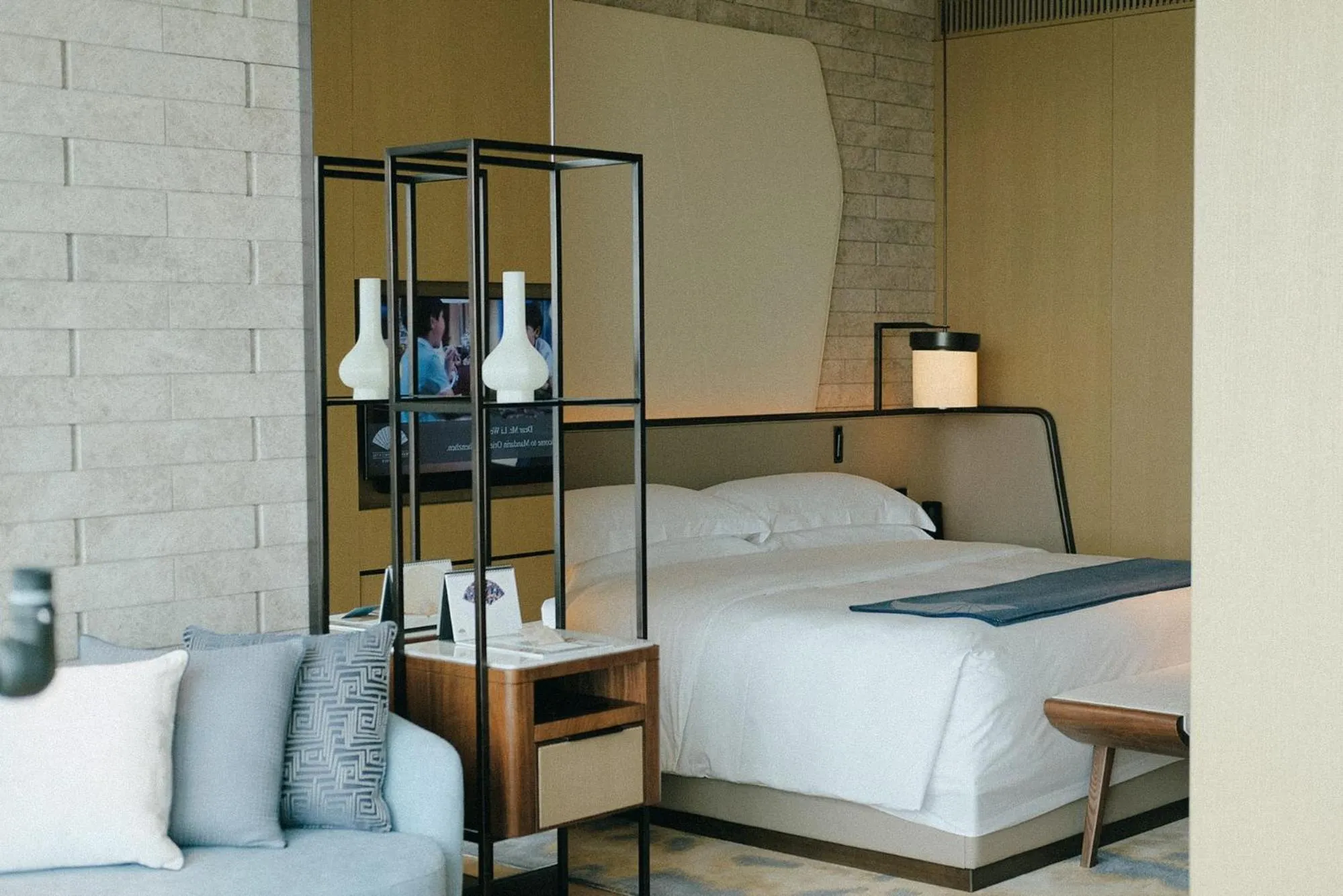 Bedroom, Bed in Mandarin Oriental, Shenzhen