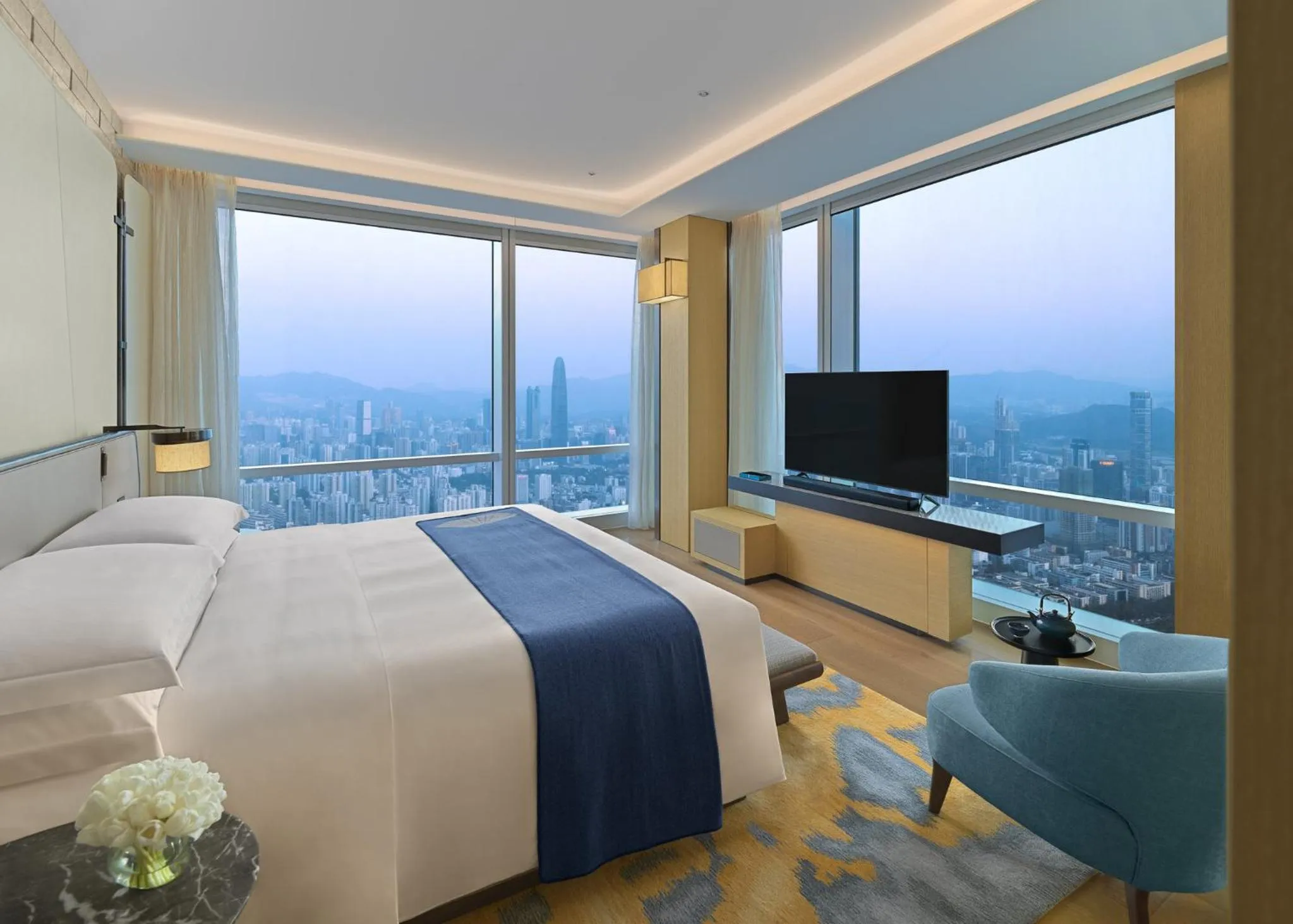 Bedroom, Bed in Mandarin Oriental, Shenzhen