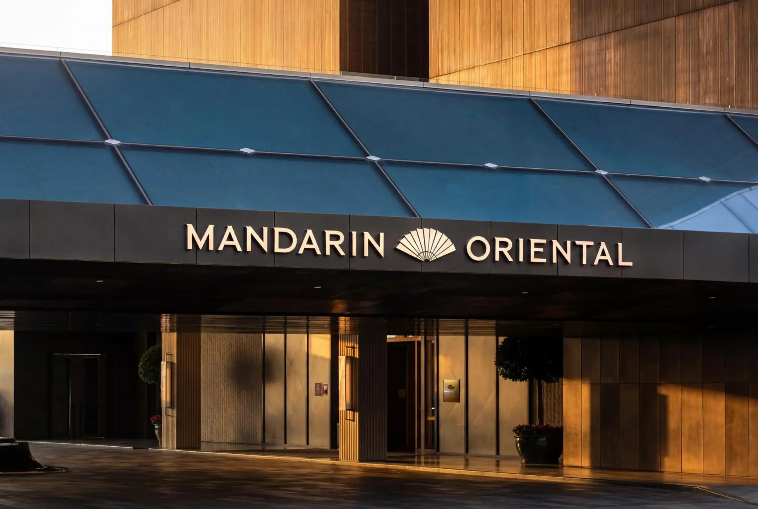 Facade/entrance in Mandarin Oriental, Shenzhen Facade/entrance in Mandarin Oriental, Shenzhen