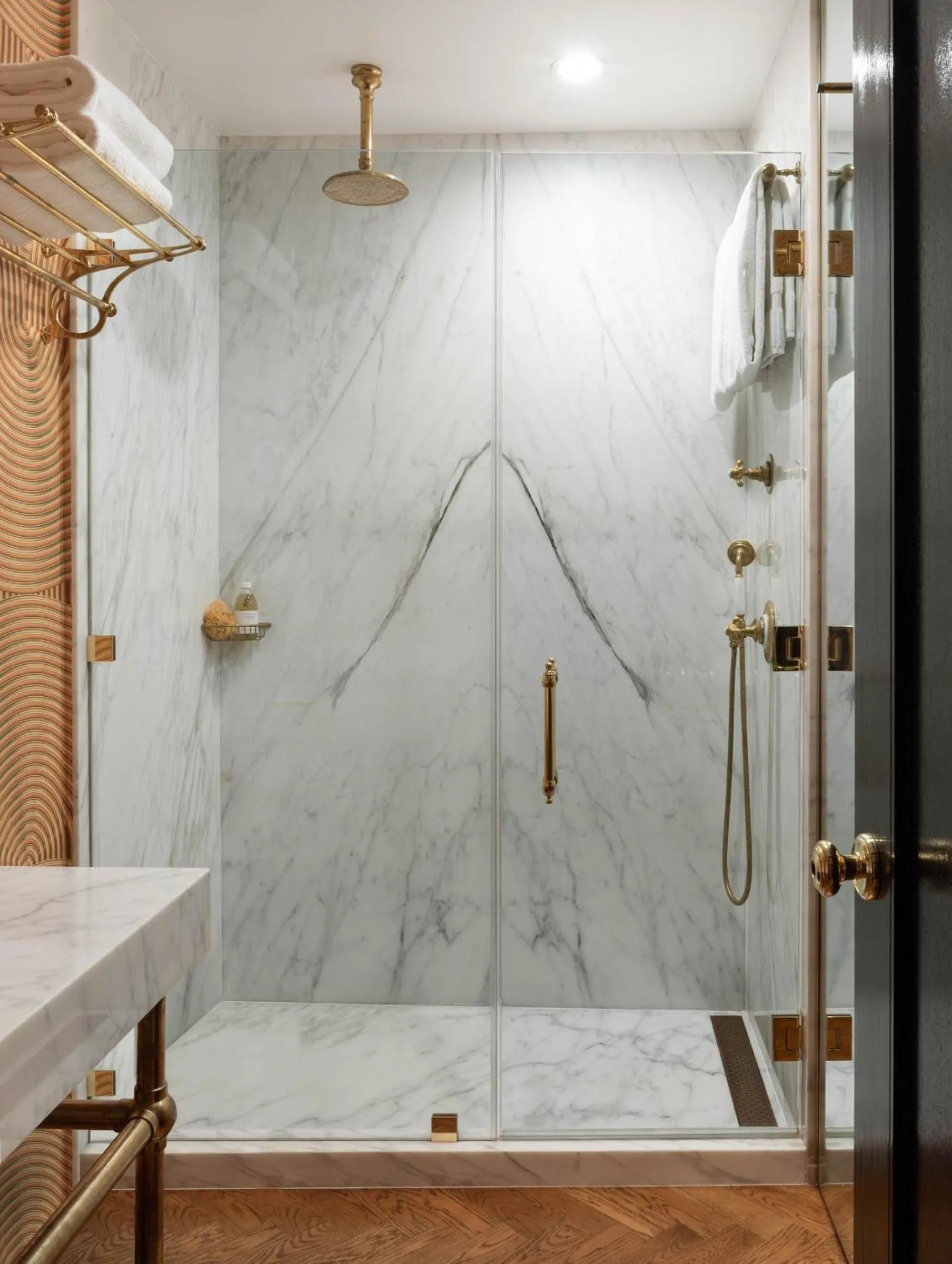 Shower in Petit Ermitage