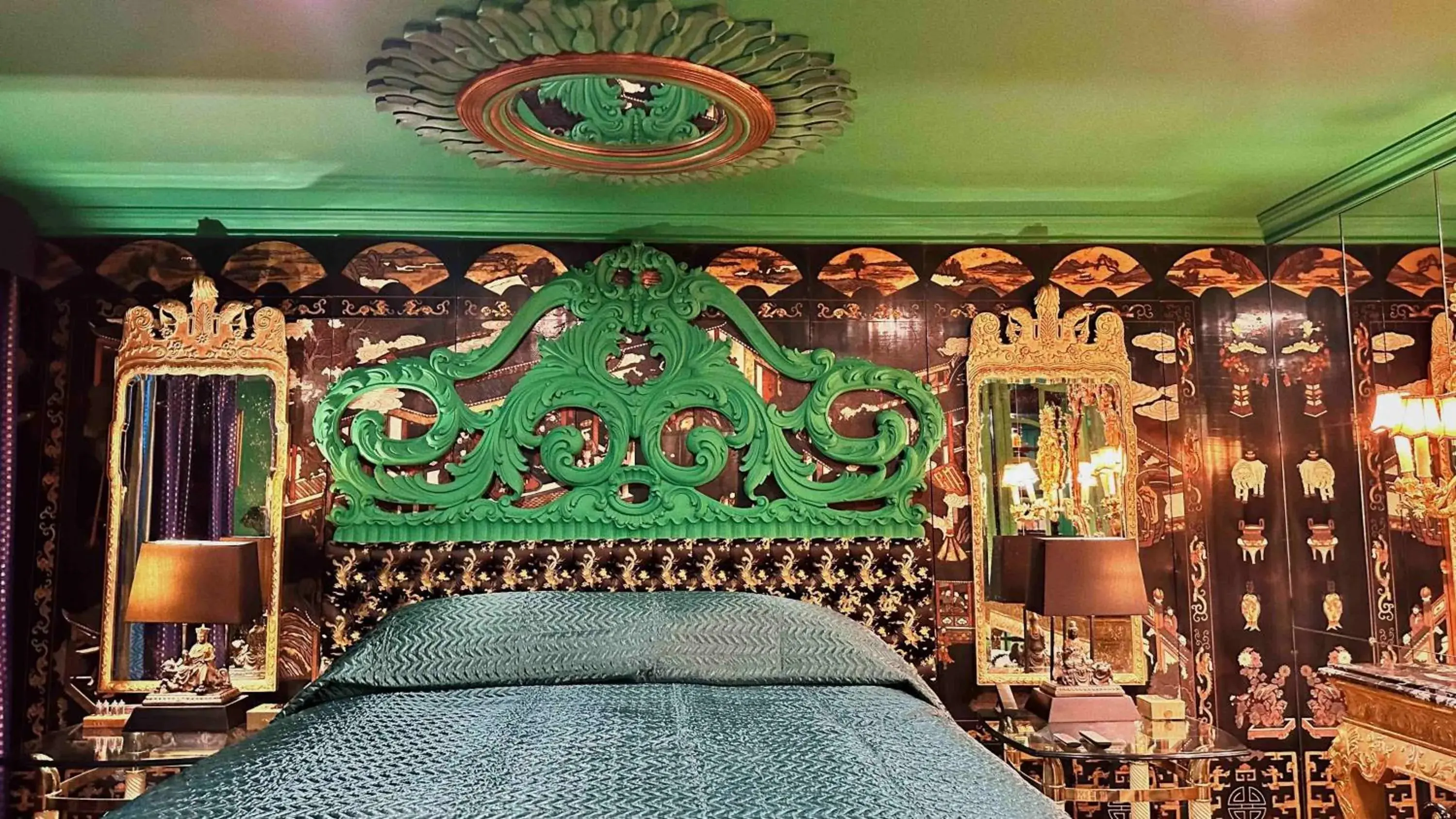 Bed in Petit Ermitage Bed in Petit Ermitage