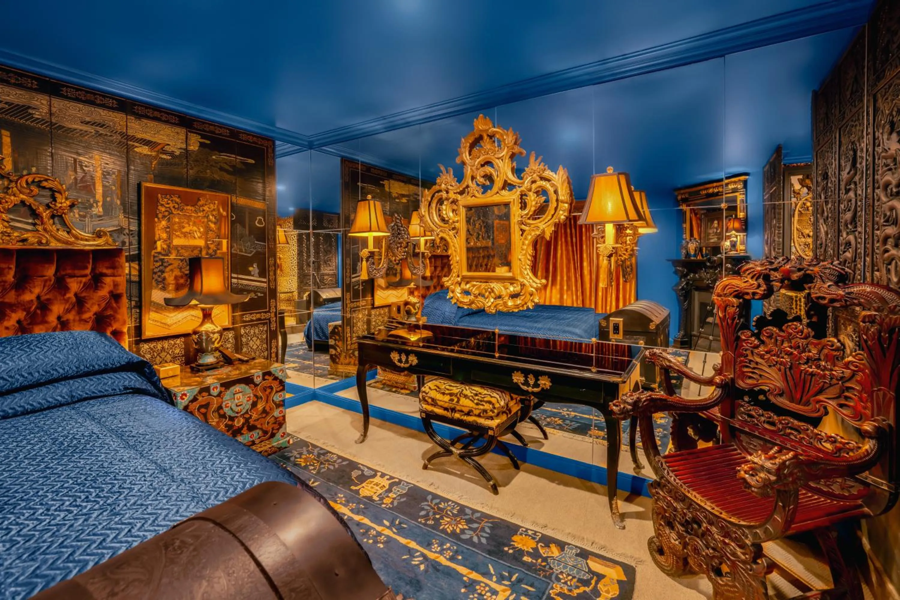 Seating area in Petit Ermitage