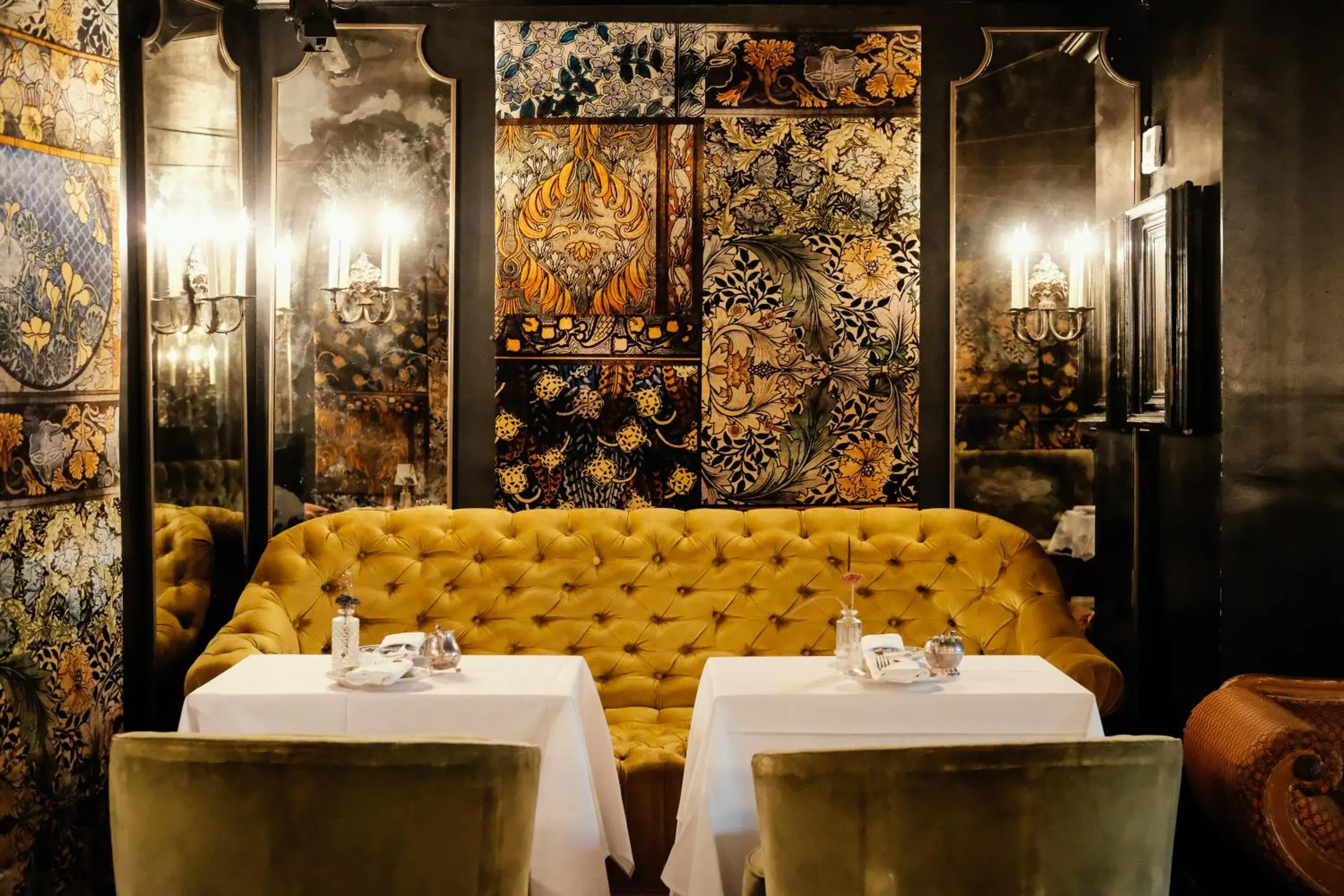 Restaurant/places to eat in Petit Ermitage Restaurant/places to eat in Petit Ermitage