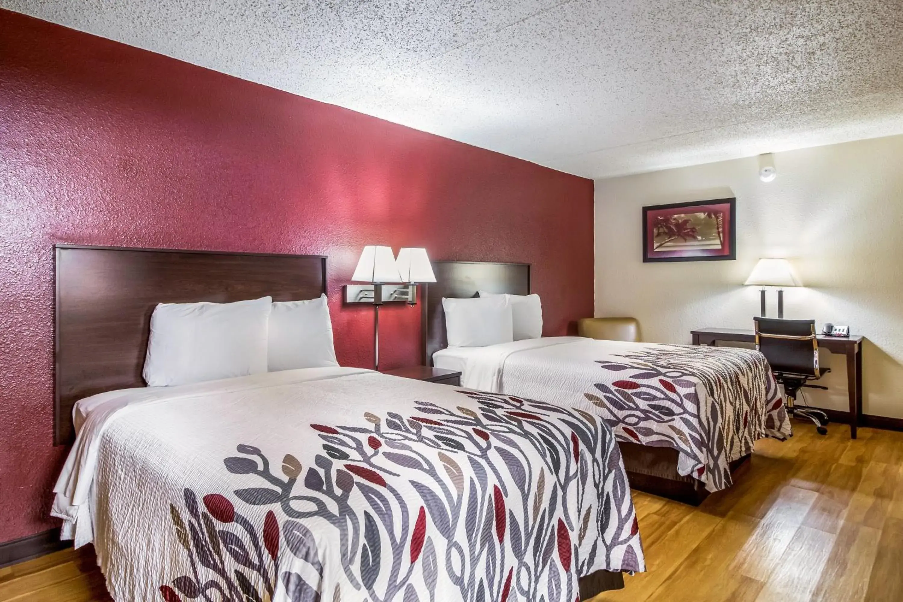 Deluxe Double Room with Two Double Beds - Smoking in Red Roof Inn Houston East I-10 Deluxe Double Room with Two Double Beds - Smoking in Red Roof Inn Houston East I-10