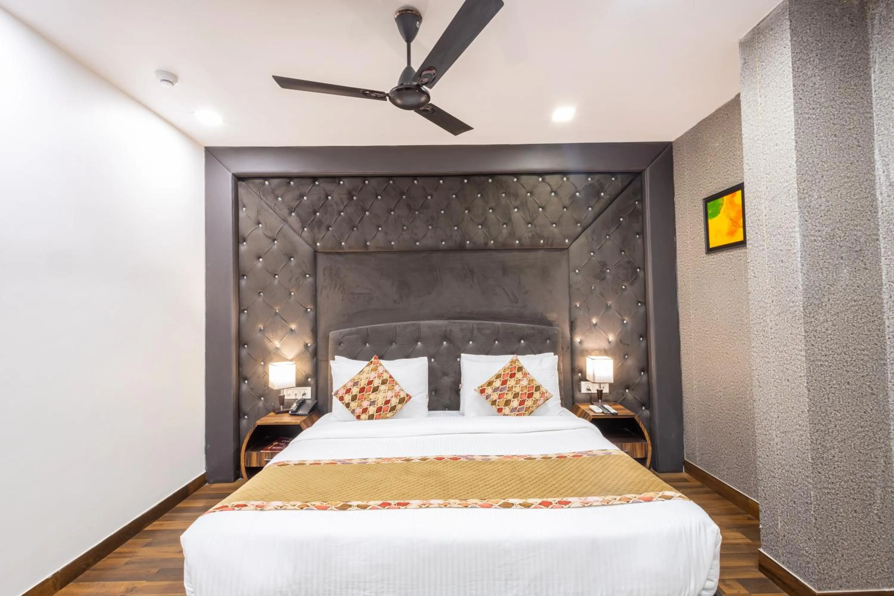 Bed in Hotel Red Castle - Karol Bagh - Where luxury meets comfort