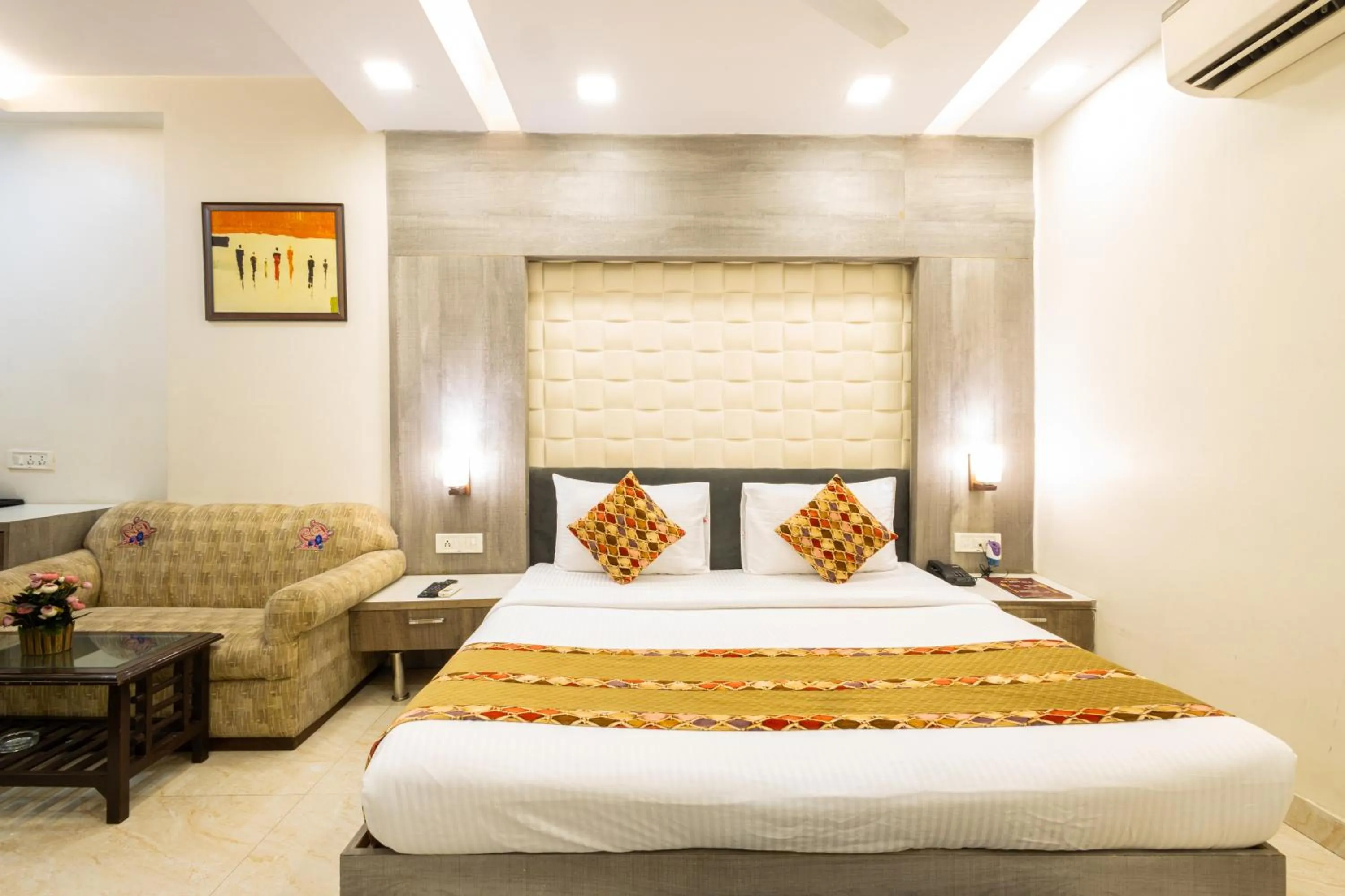Bed in Hotel Red Castle - Karol Bagh - Where luxury meets comfort