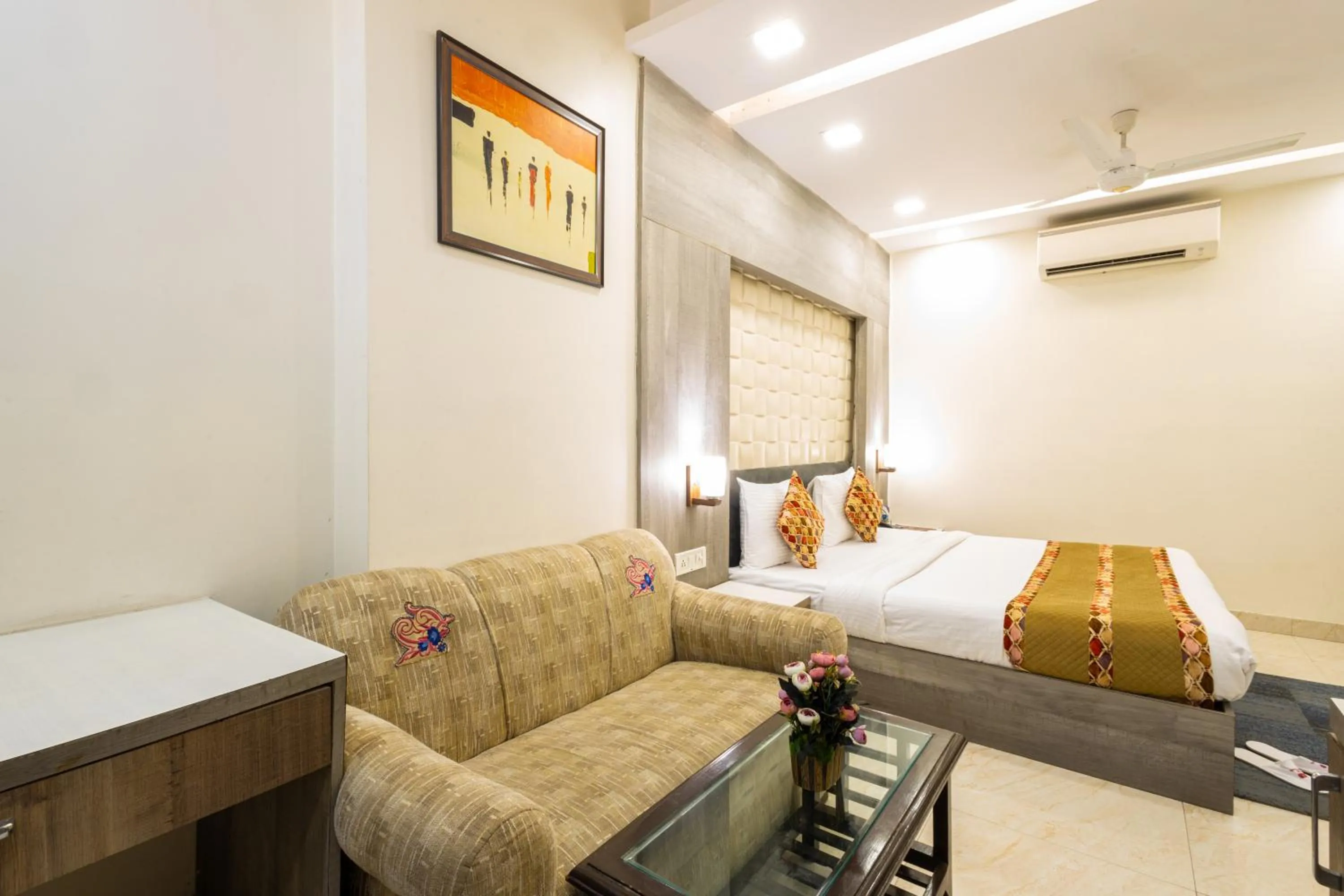 Bed in Hotel Red Castle - Karol Bagh - Where luxury meets comfort