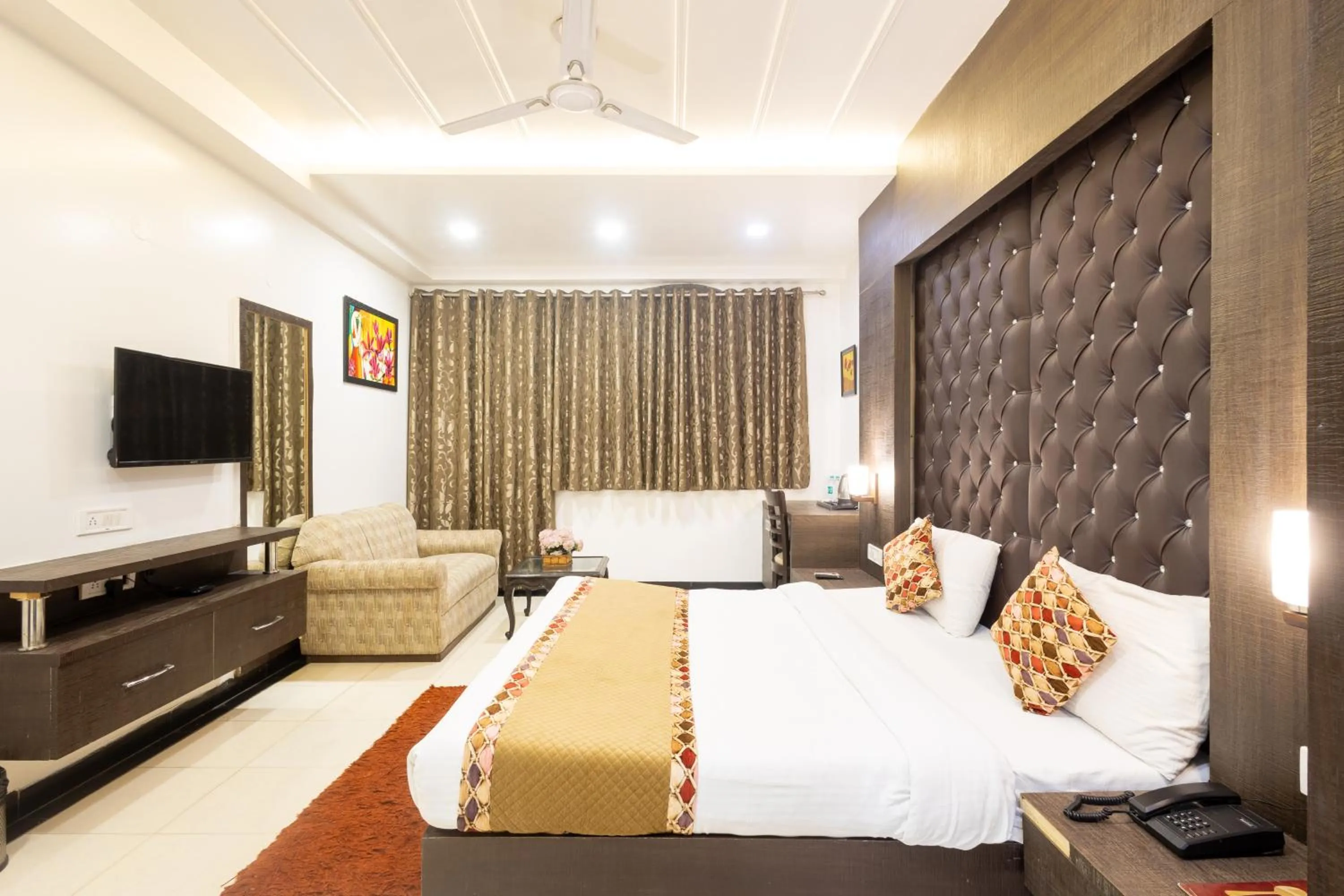 Bed in Hotel Red Castle - Karol Bagh - Where luxury meets comfort