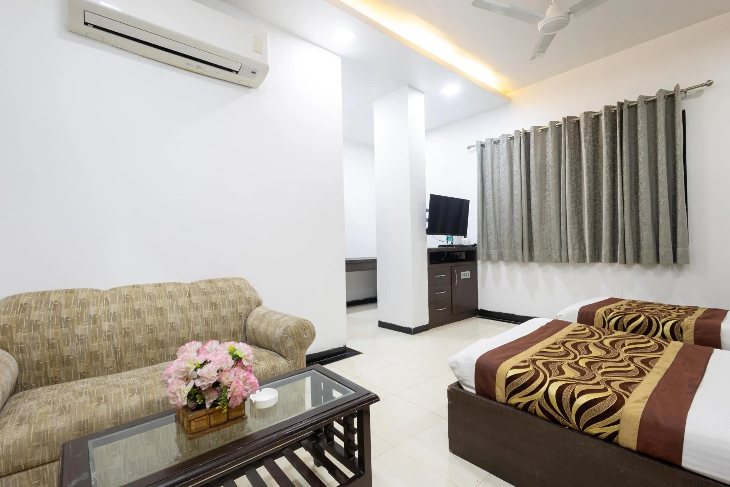 Bed in Hotel Red Castle - Karol Bagh - Where luxury meets comfort