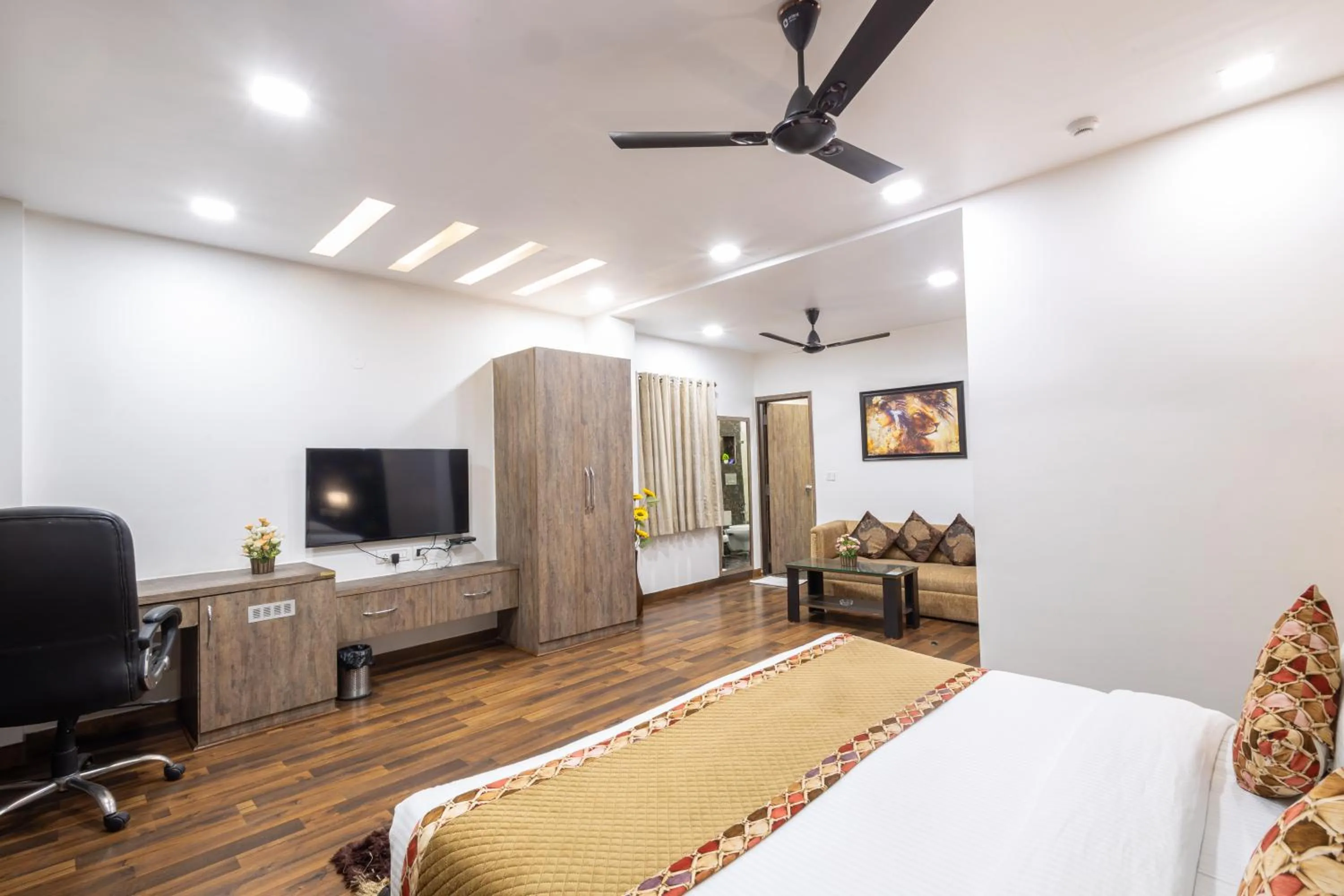 Bed in Hotel Red Castle - Karol Bagh - Where luxury meets comfort