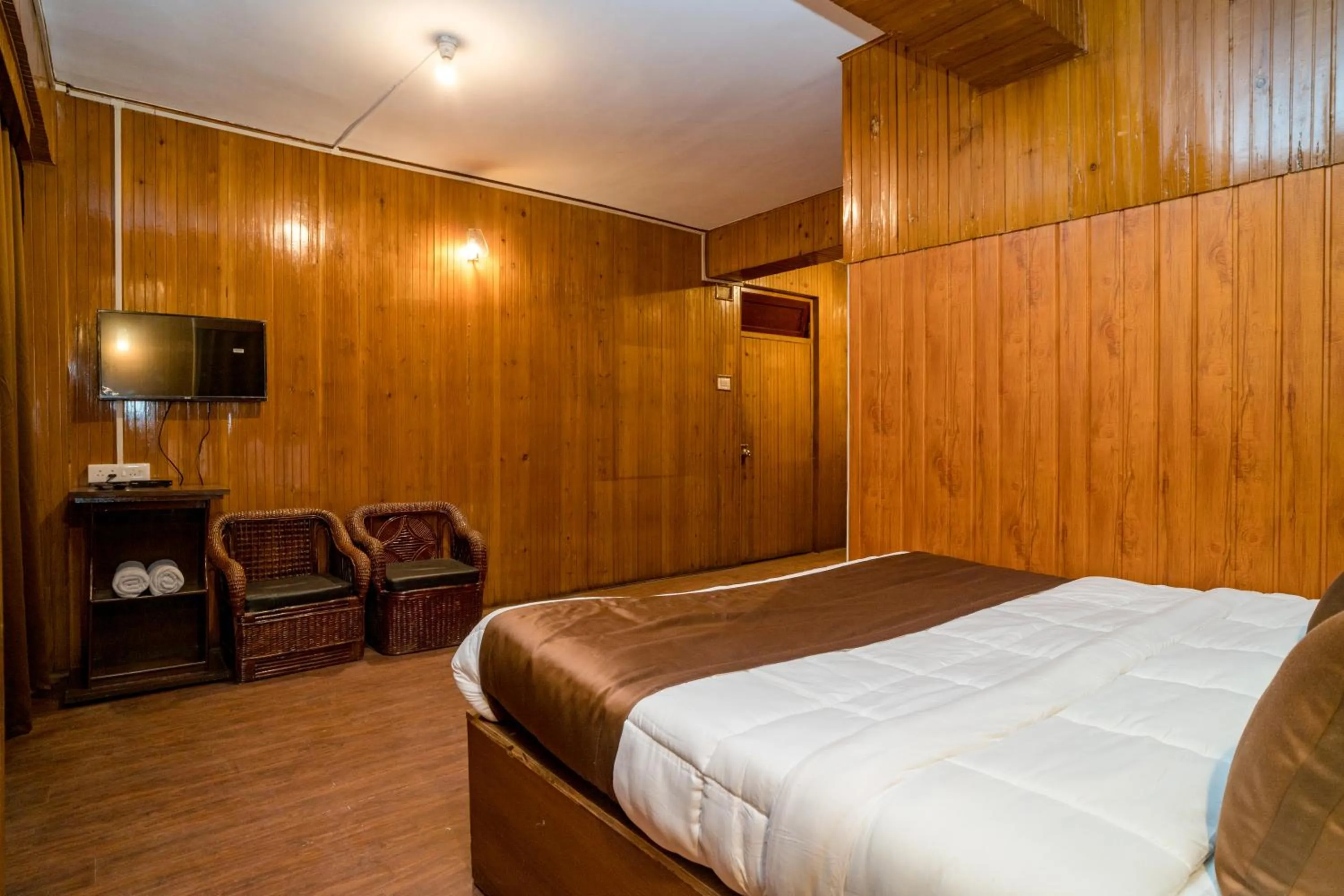 Communal lounge/ TV room in Magpie Mall Road Residency (MG Marg)