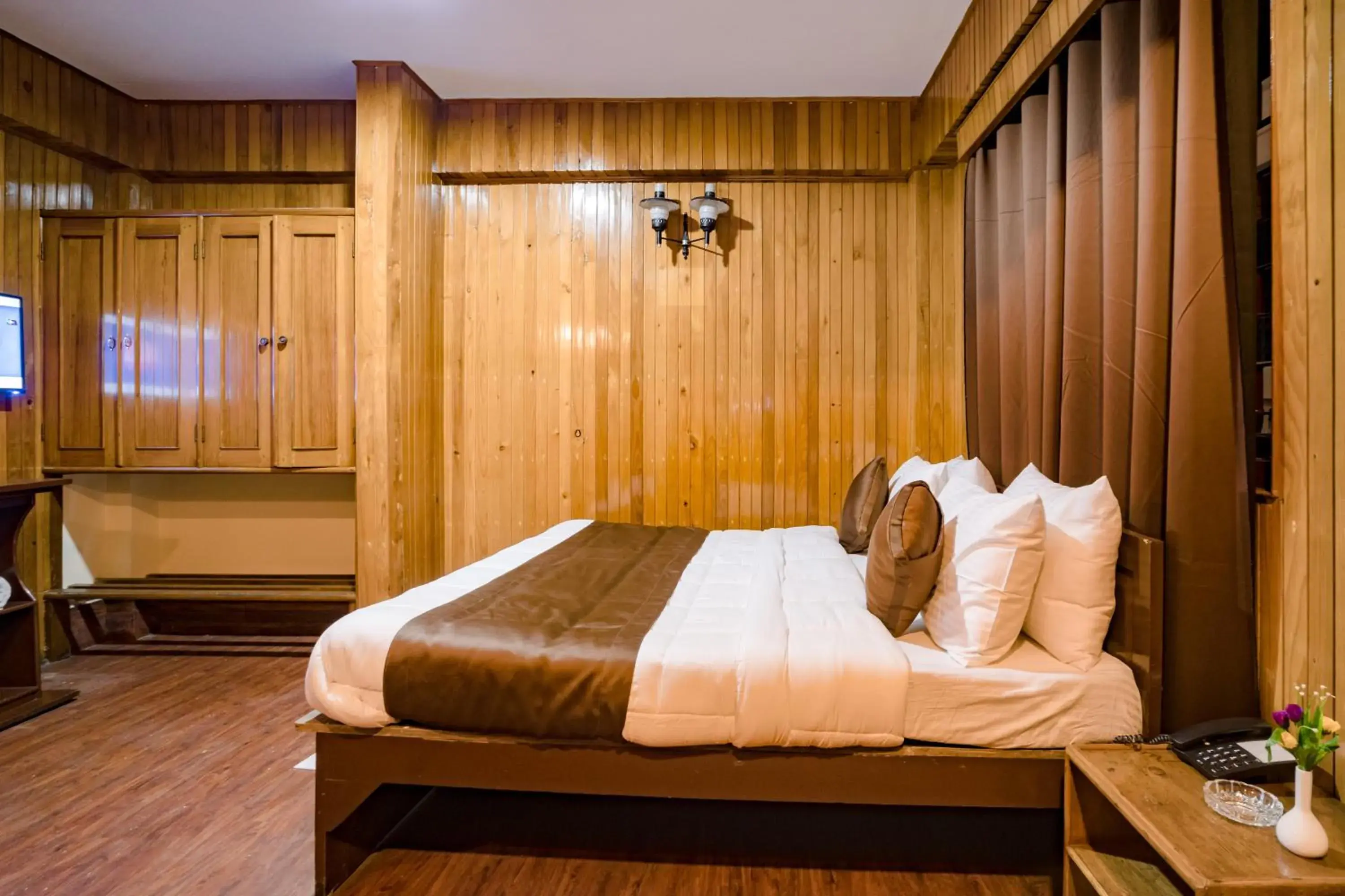 Standard Double Room in Magpie Mall Road Residency (MG Marg) Standard Double Room in Magpie Mall Road Residency (MG Marg)