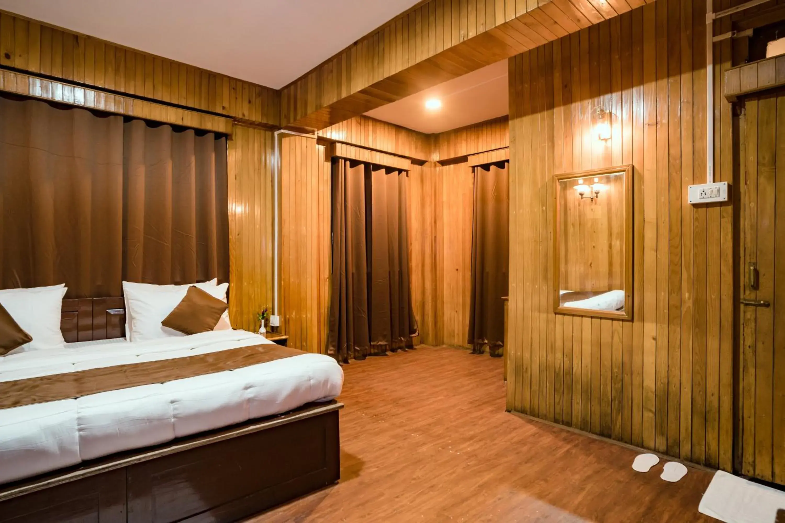 Bed in Magpie Mall Road Residency (MG Marg) Bed in Magpie Mall Road Residency (MG Marg)