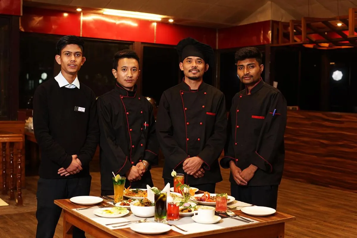 Restaurant/places to eat in Magpie Mall Road Residency (MG Marg)