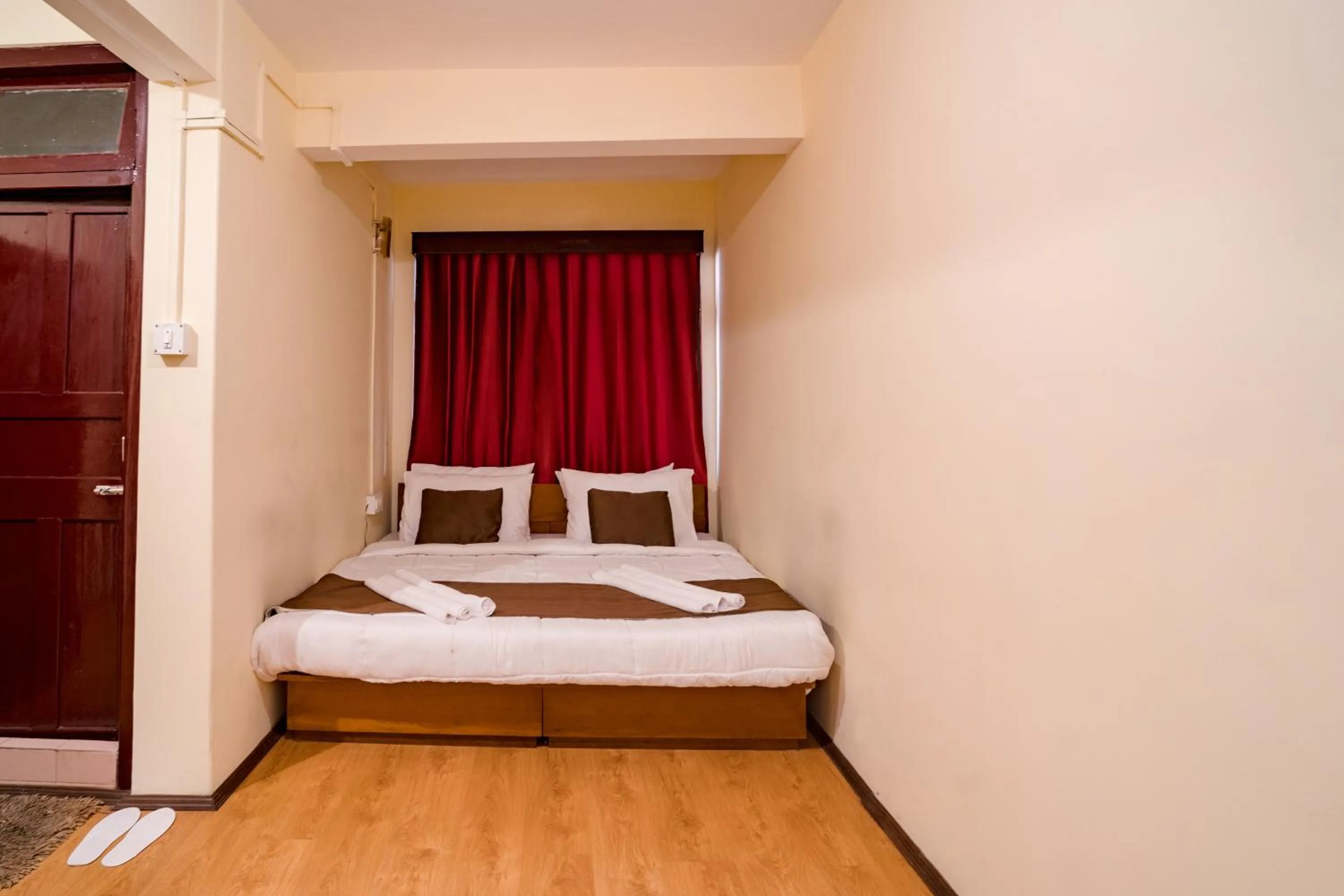 Bed in Magpie Mall Road Residency (MG Marg)