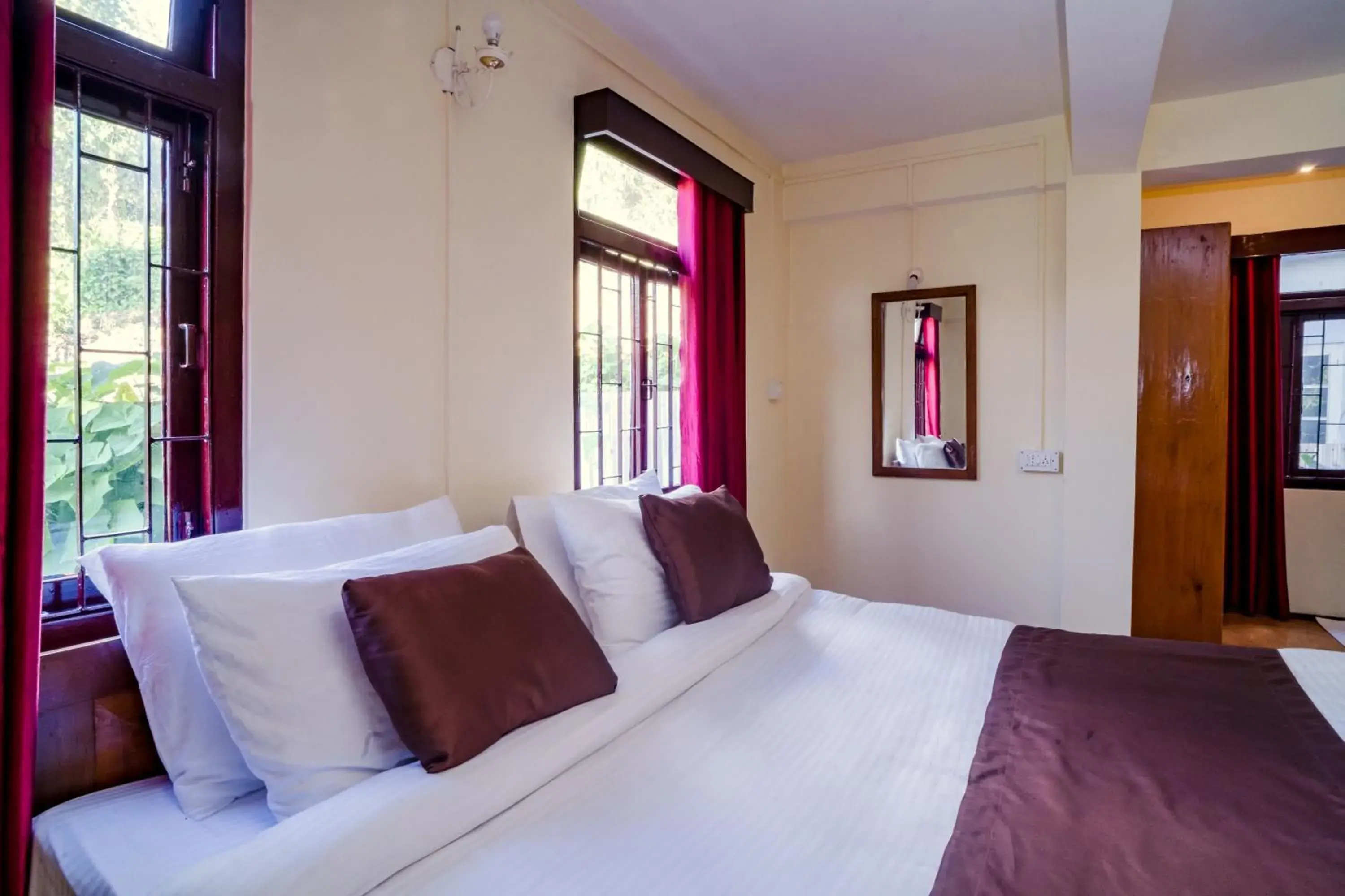 Bed in Magpie Mall Road Residency (MG Marg) Bed in Magpie Mall Road Residency (MG Marg)