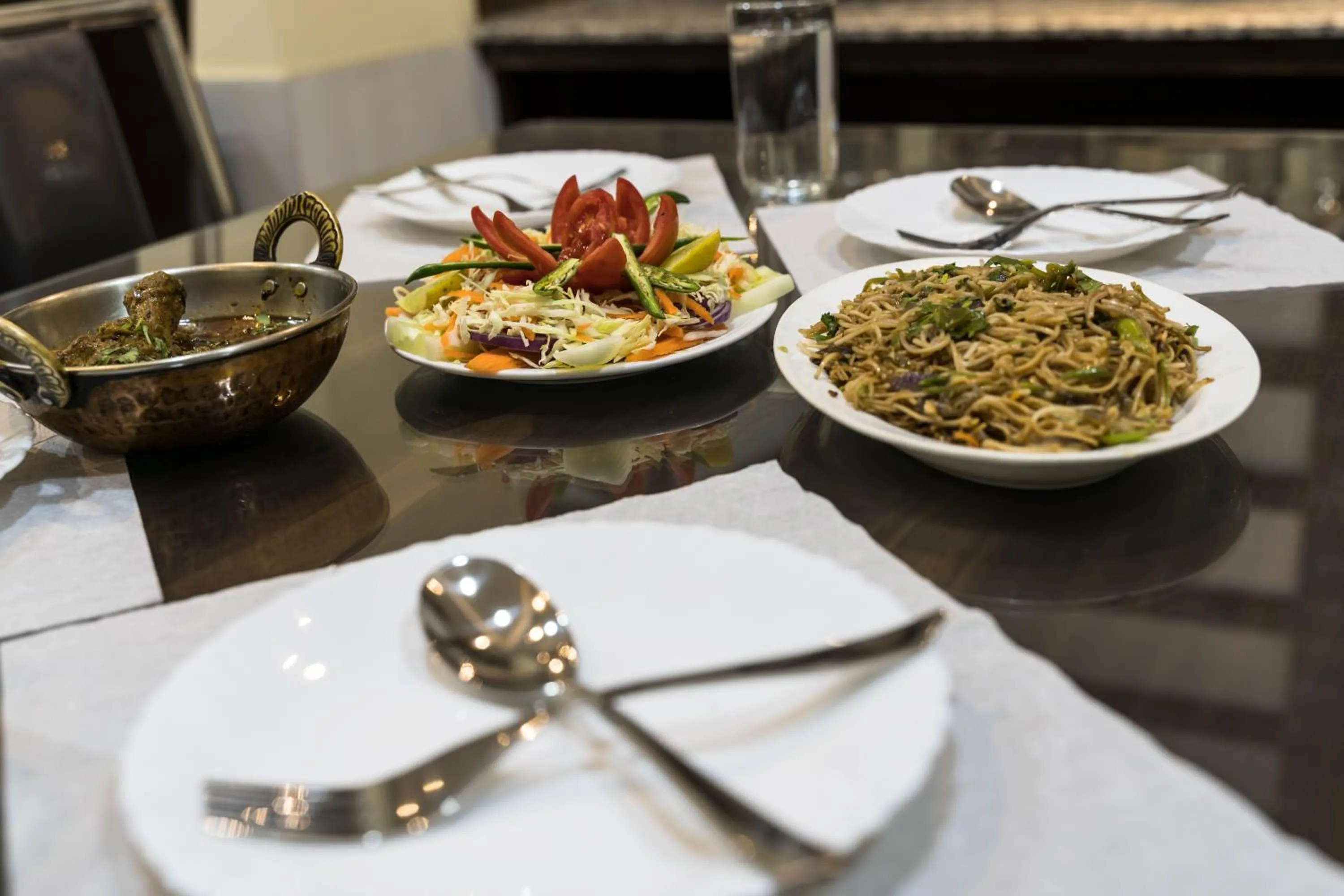 Food and drinks in Magpie Mall Road Residency (MG Marg)