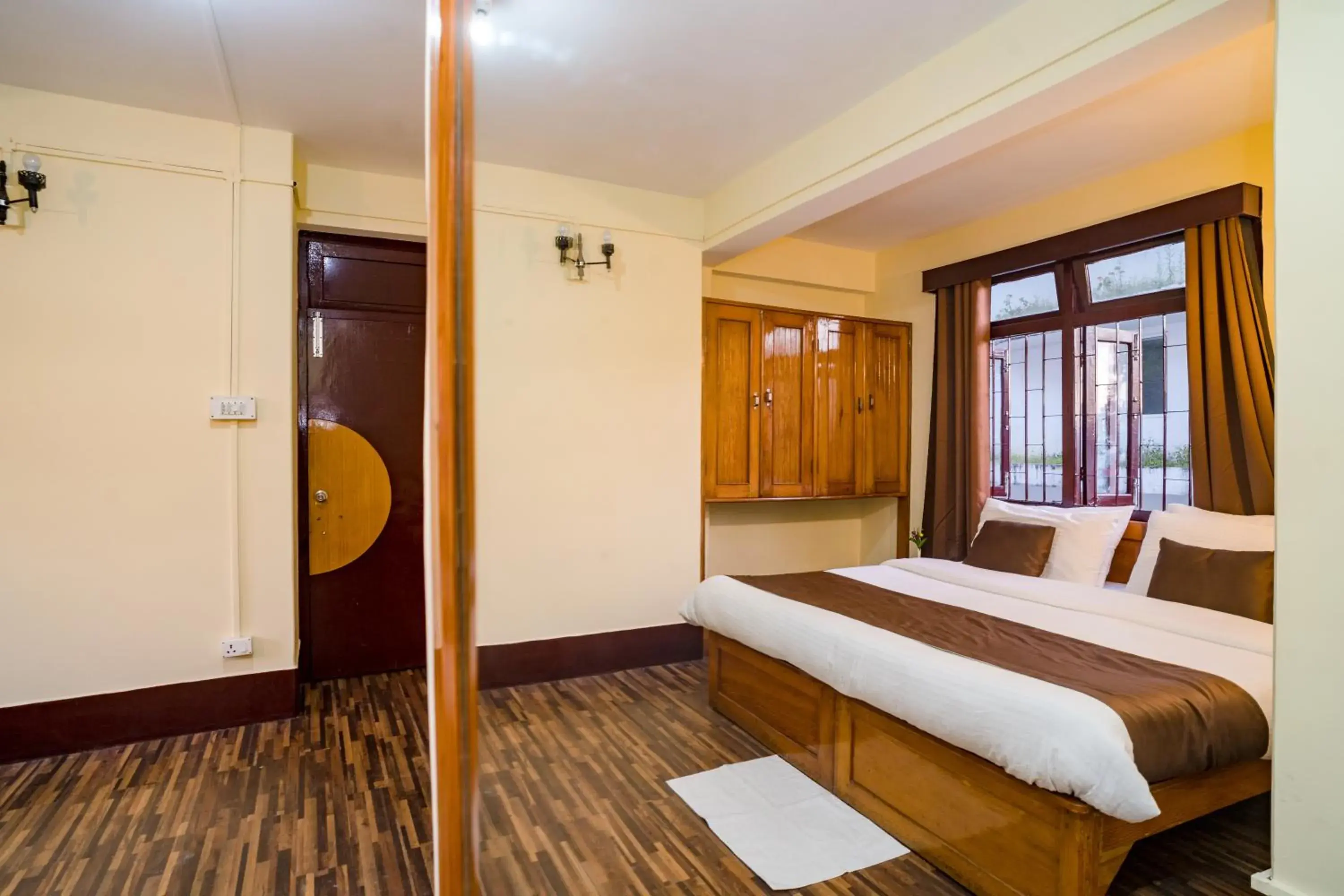 Deluxe Room in Magpie Mall Road Residency (MG Marg) Deluxe Room in Magpie Mall Road Residency (MG Marg)