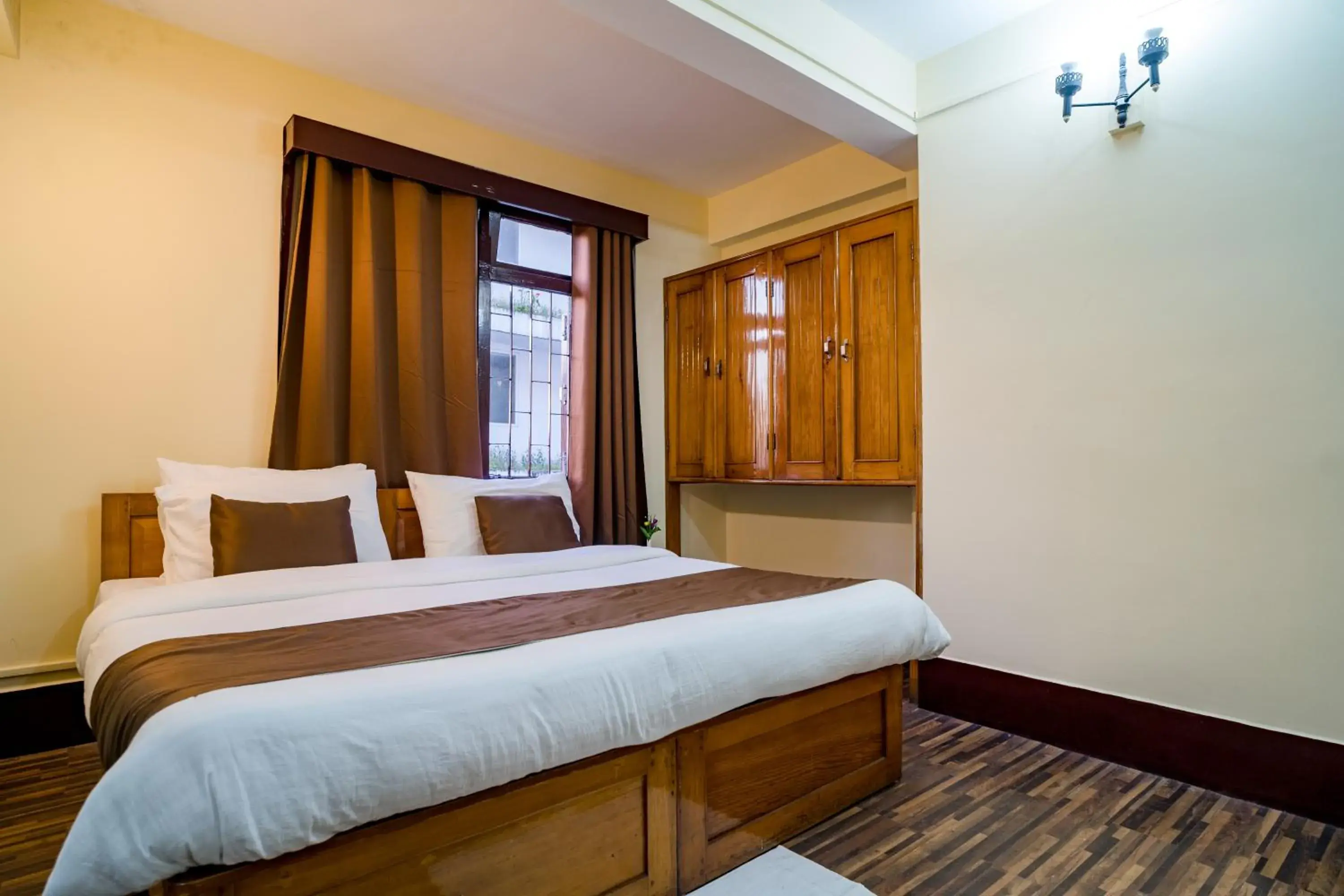 Bed in Magpie Mall Road Residency (MG Marg) Bed in Magpie Mall Road Residency (MG Marg)