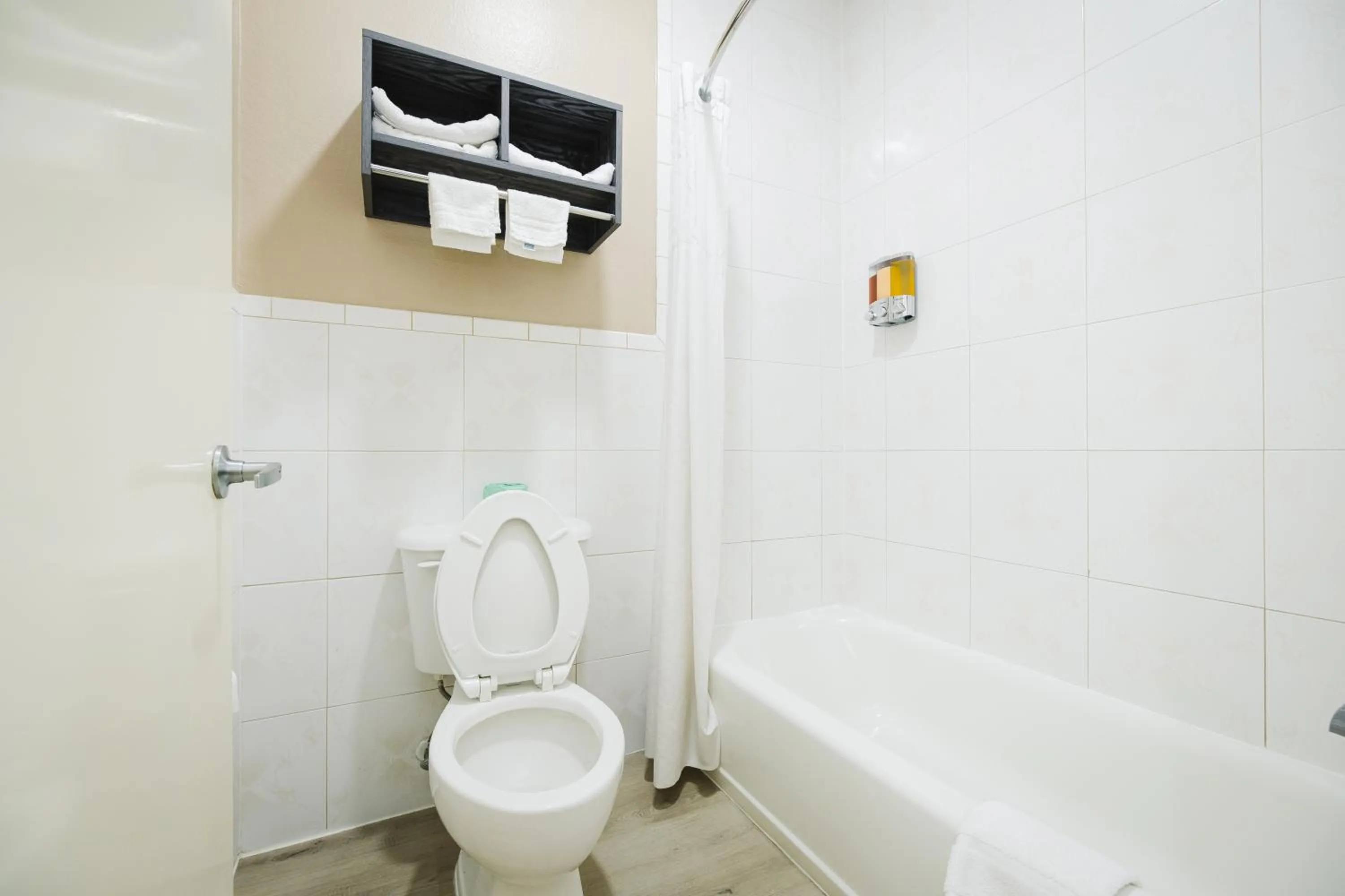 Shower in Sapphire Inn & Suites